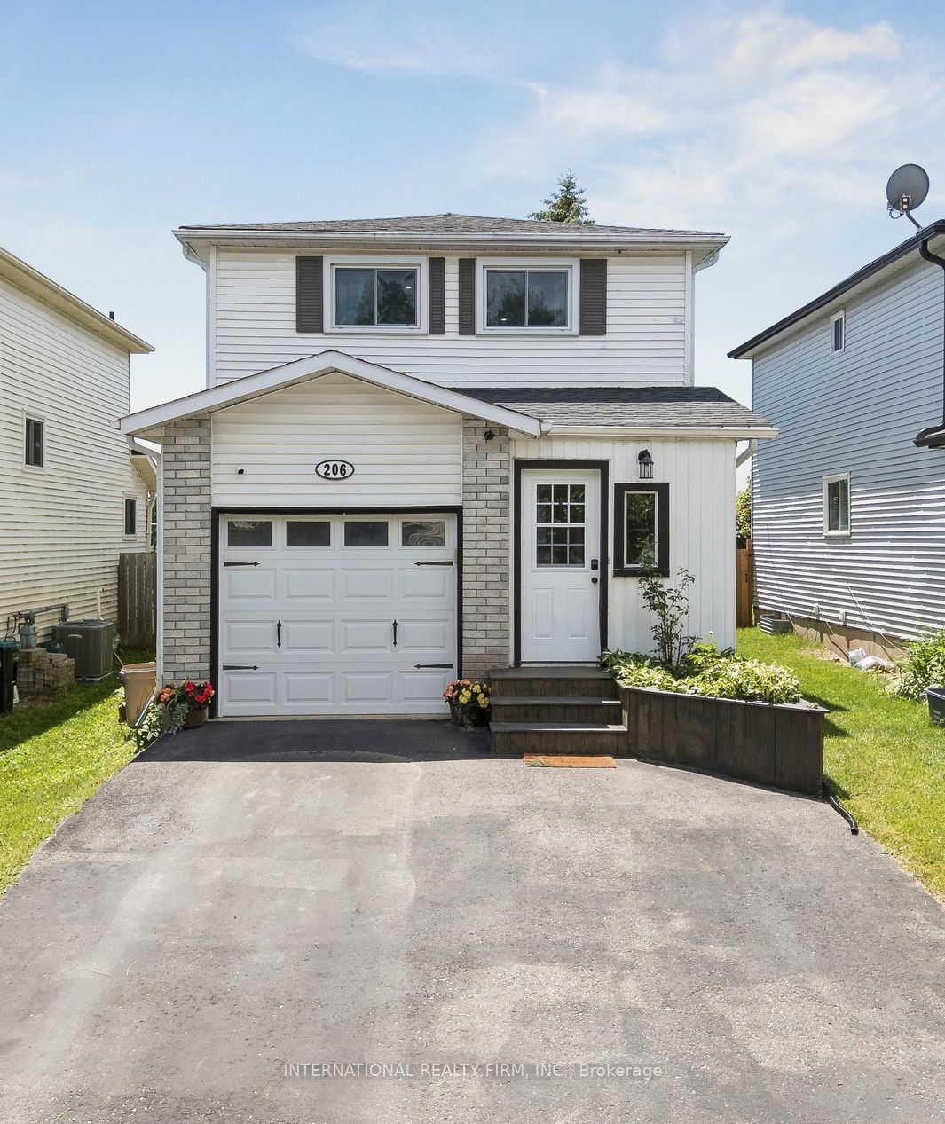206 Hickling Trail Property Photo 1