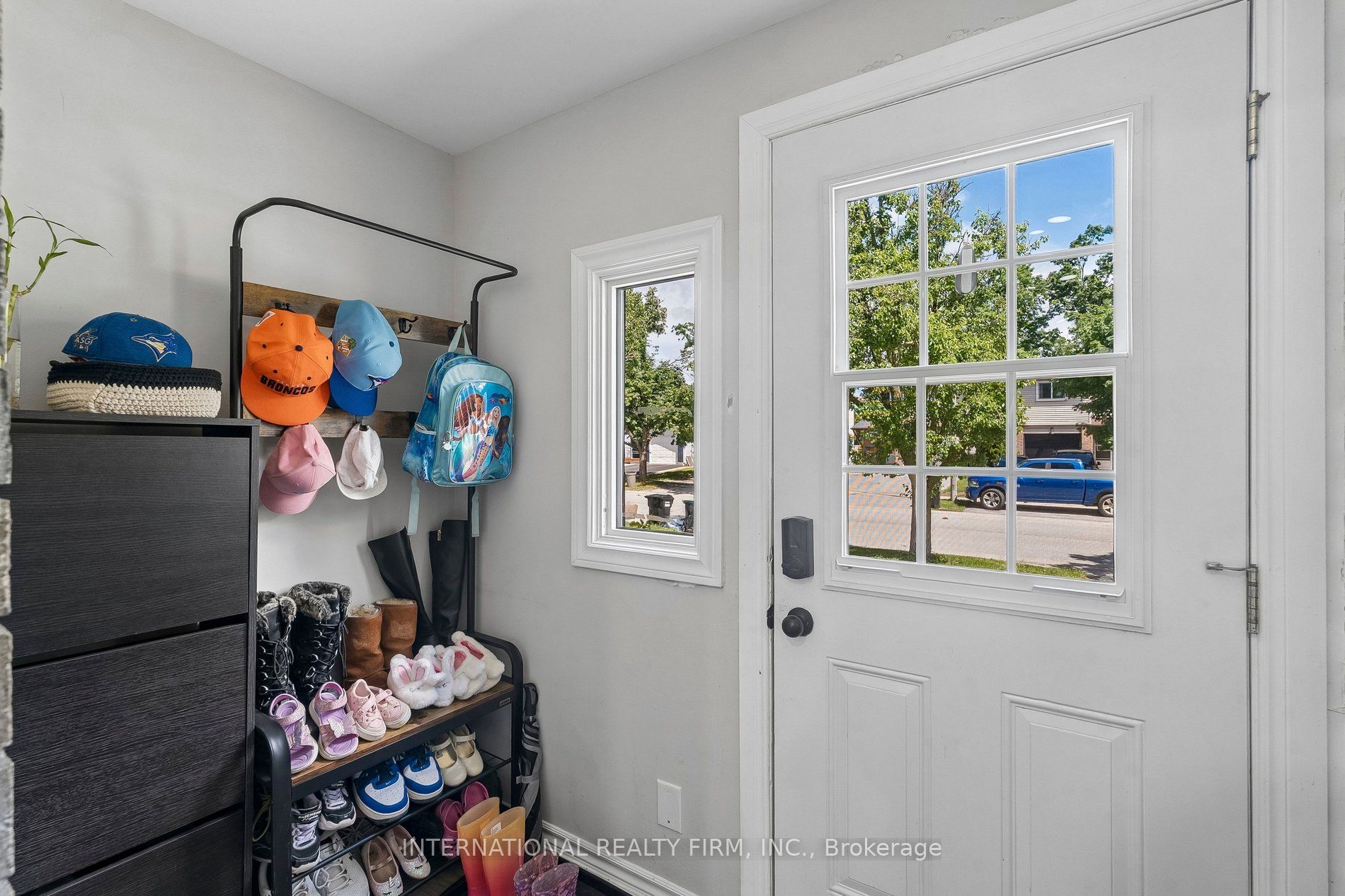 206 Hickling Trail Property Photo 3