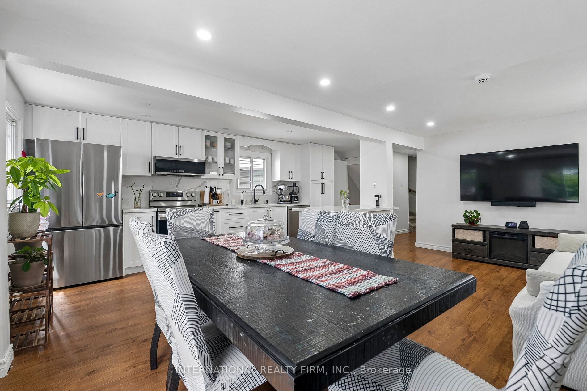 206 Hickling Trail Property Photo 8