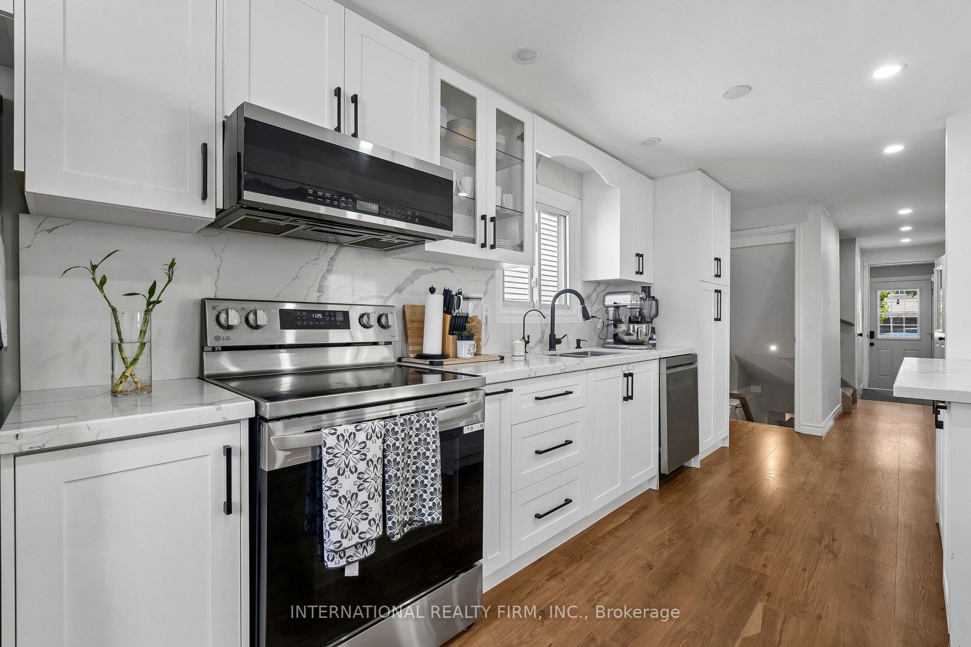 206 Hickling Trail Property Photo 10