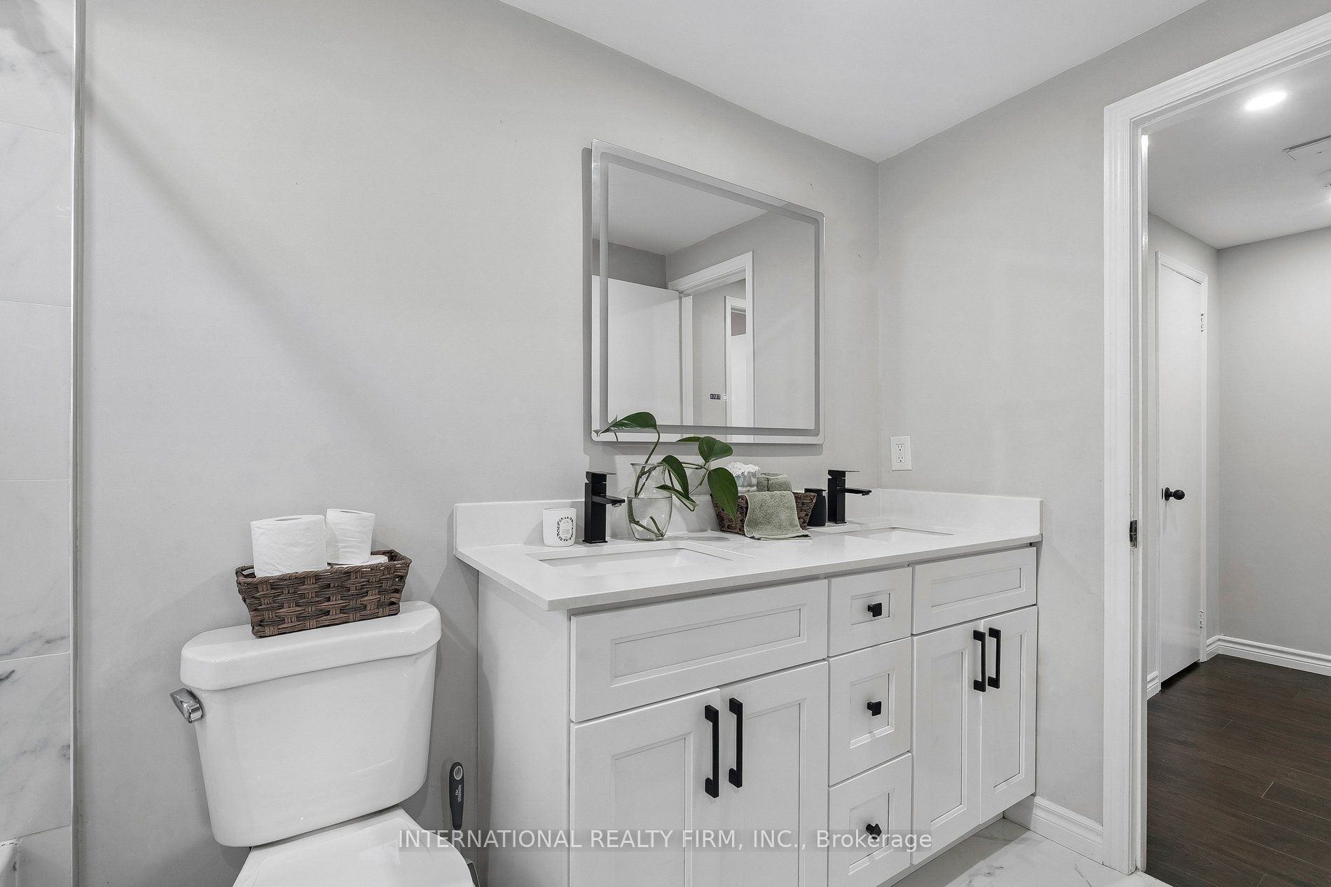 206 Hickling Trail Property Photo 21
