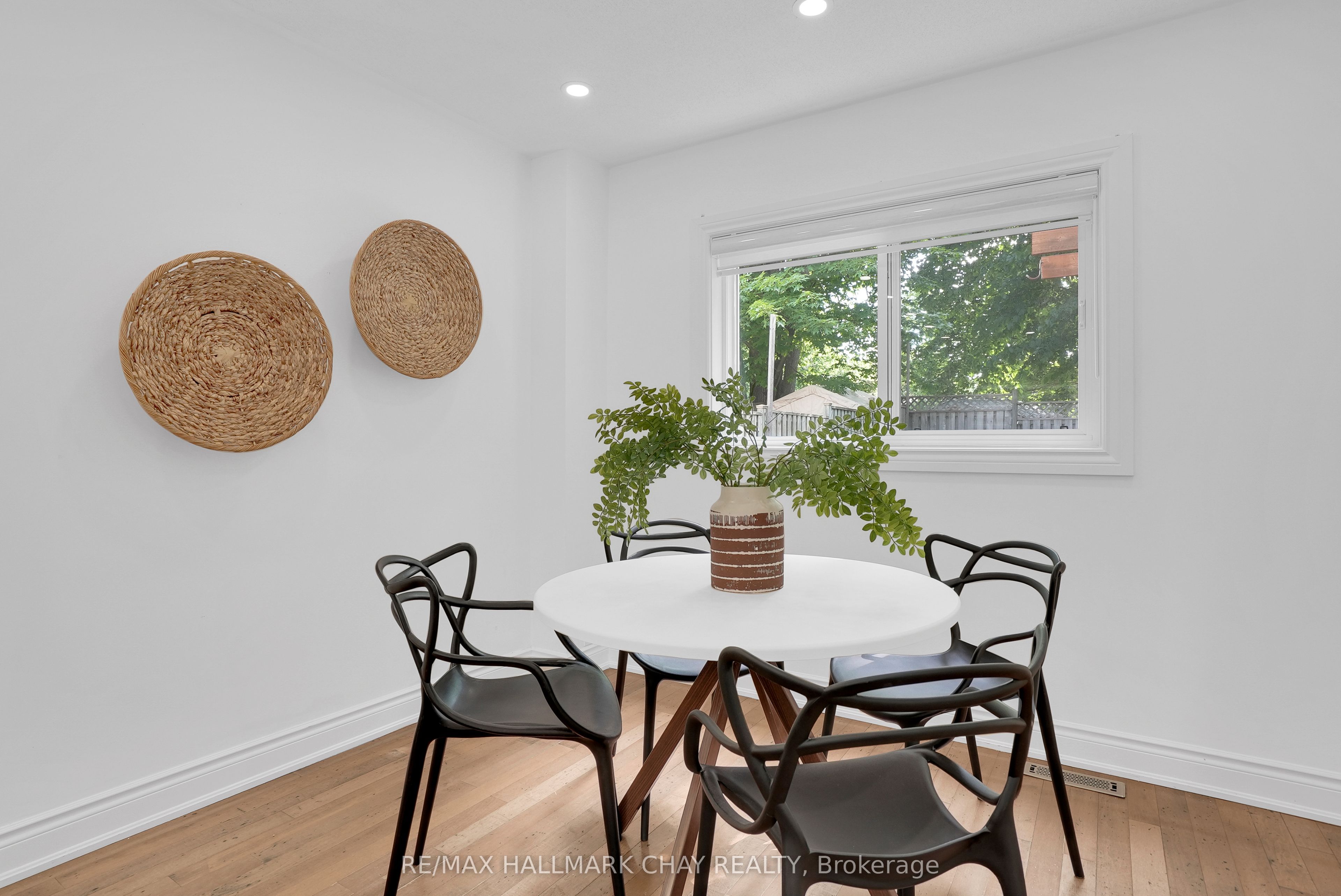 100 Copeman Crescent Property Photo 8