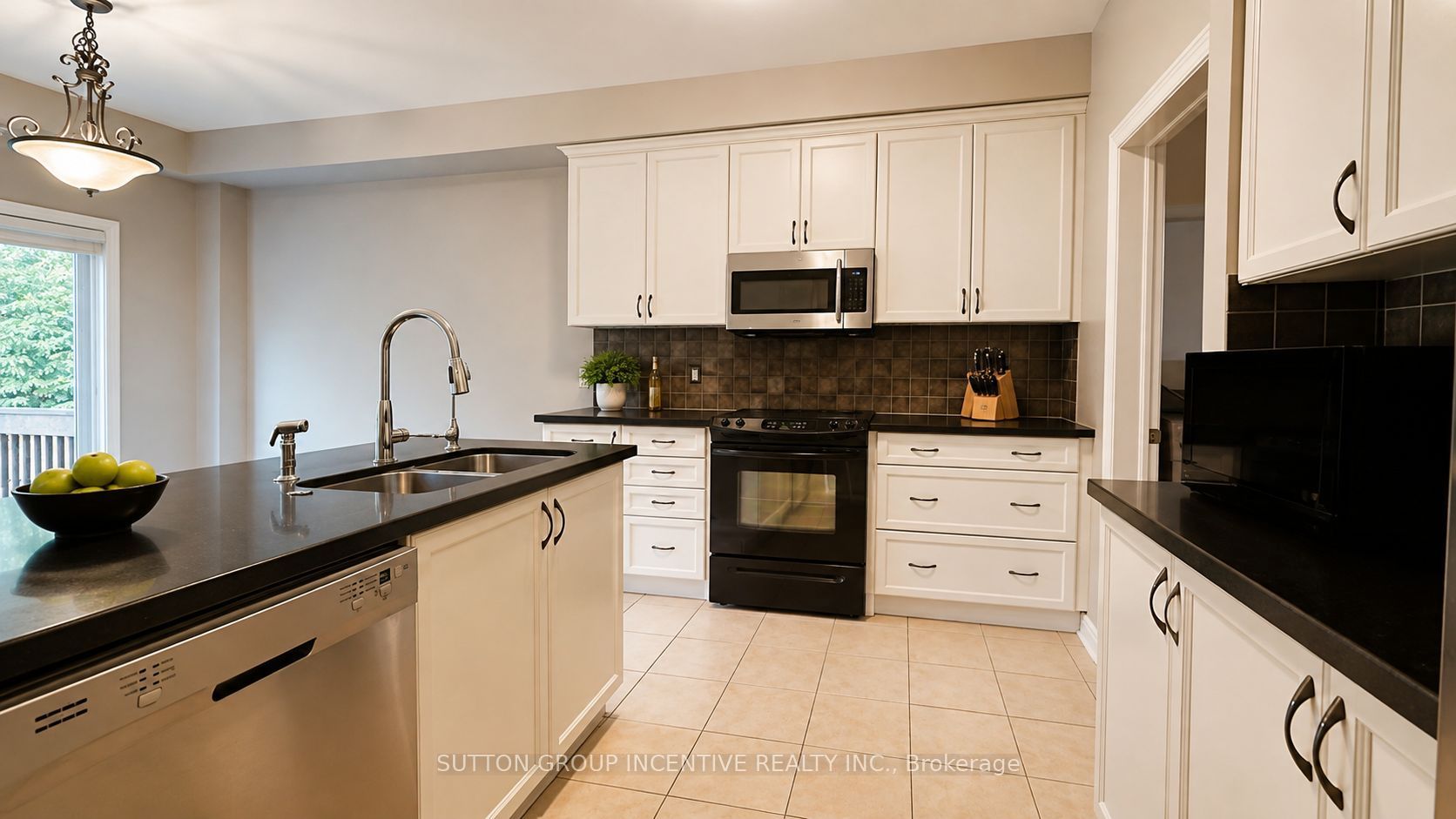 48 Riverwalk Place Property Photo 7