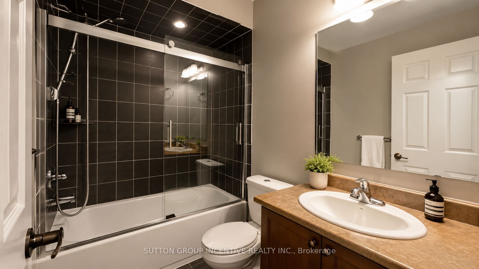 48 Riverwalk Place Property Photo 11