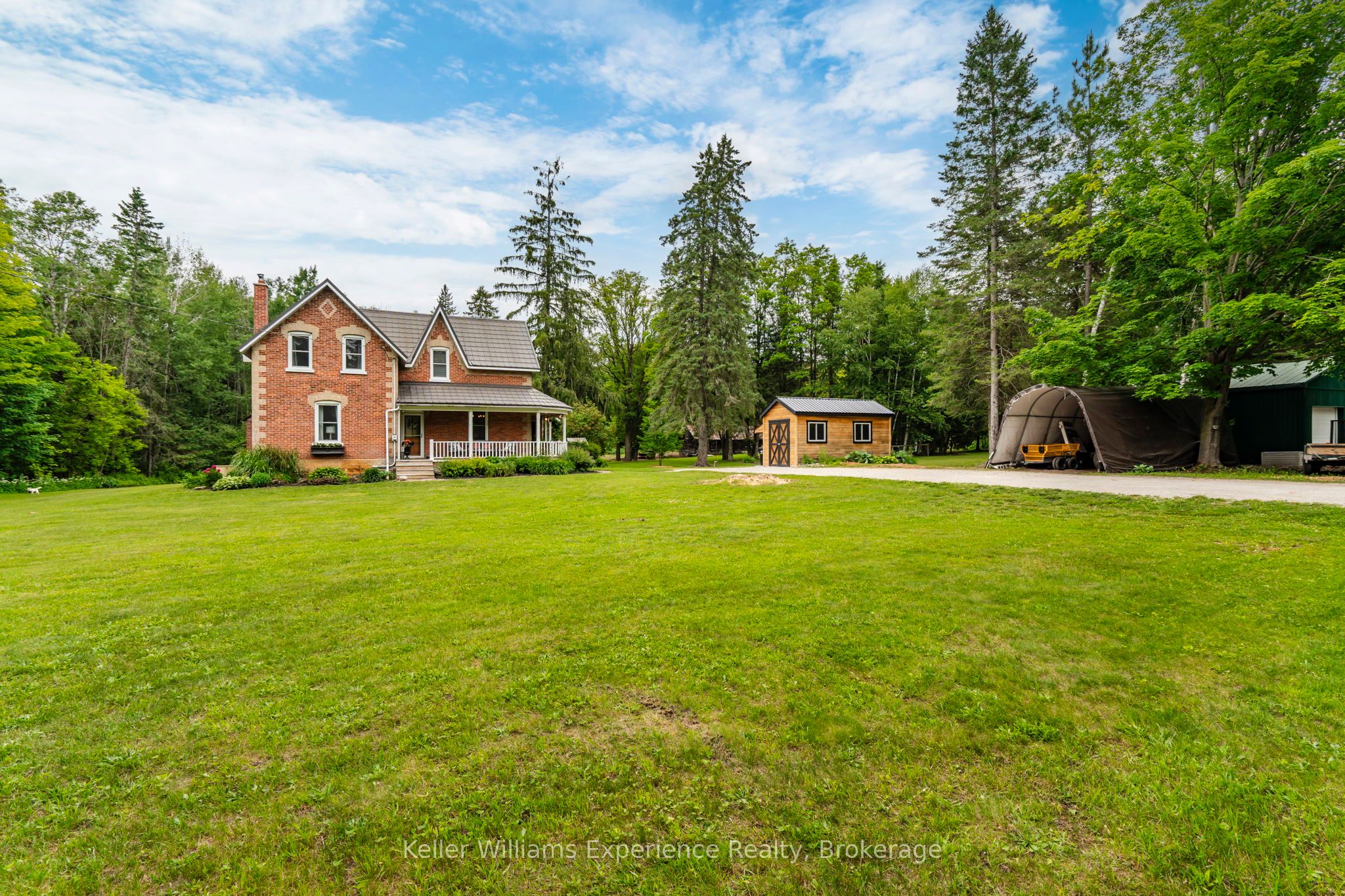 3744 Flos 4 Road W Property Photo 4