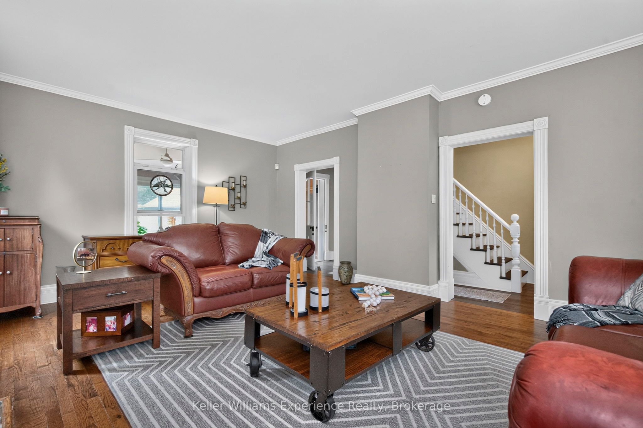 3744 Flos 4 Road W Property Photo 6