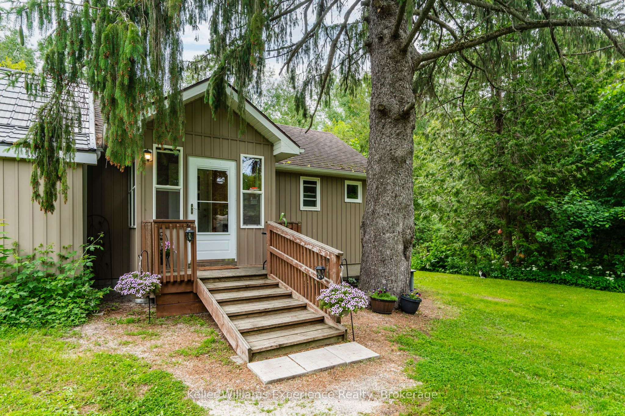 3744 Flos 4 Road W Property Photo 16