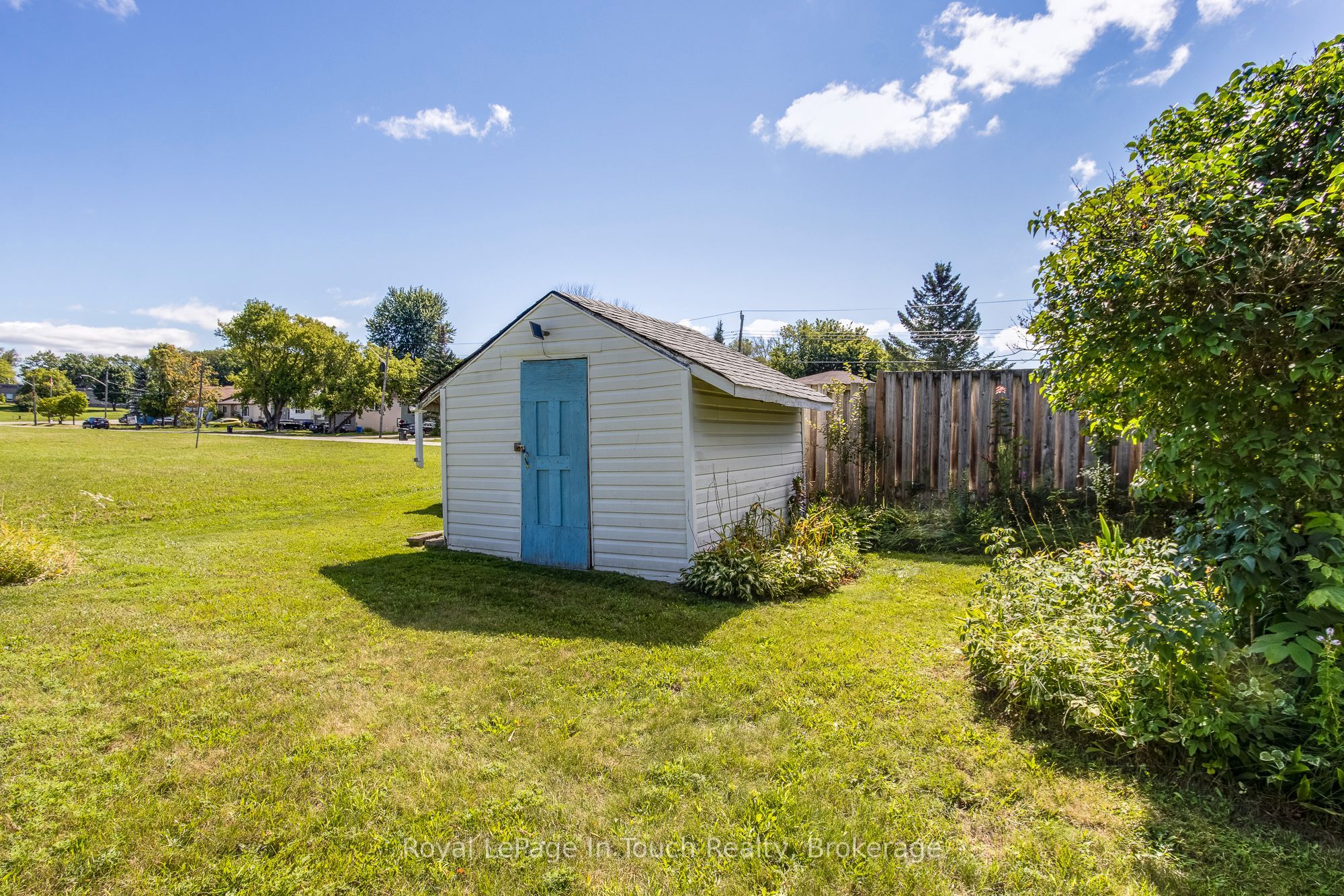 323 William Street Property Photo 14