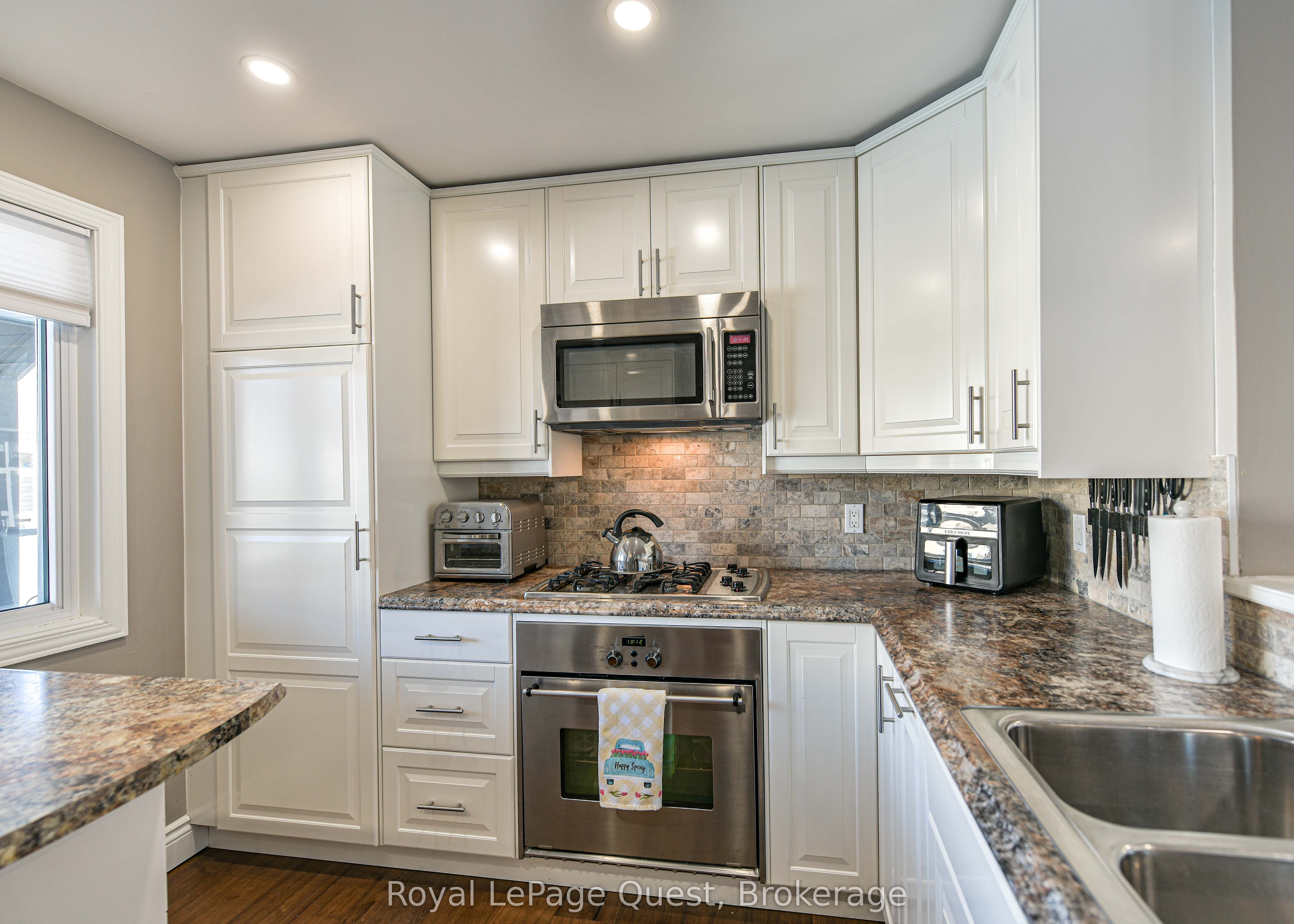 585 Atherley Road 2 Property Photo 10