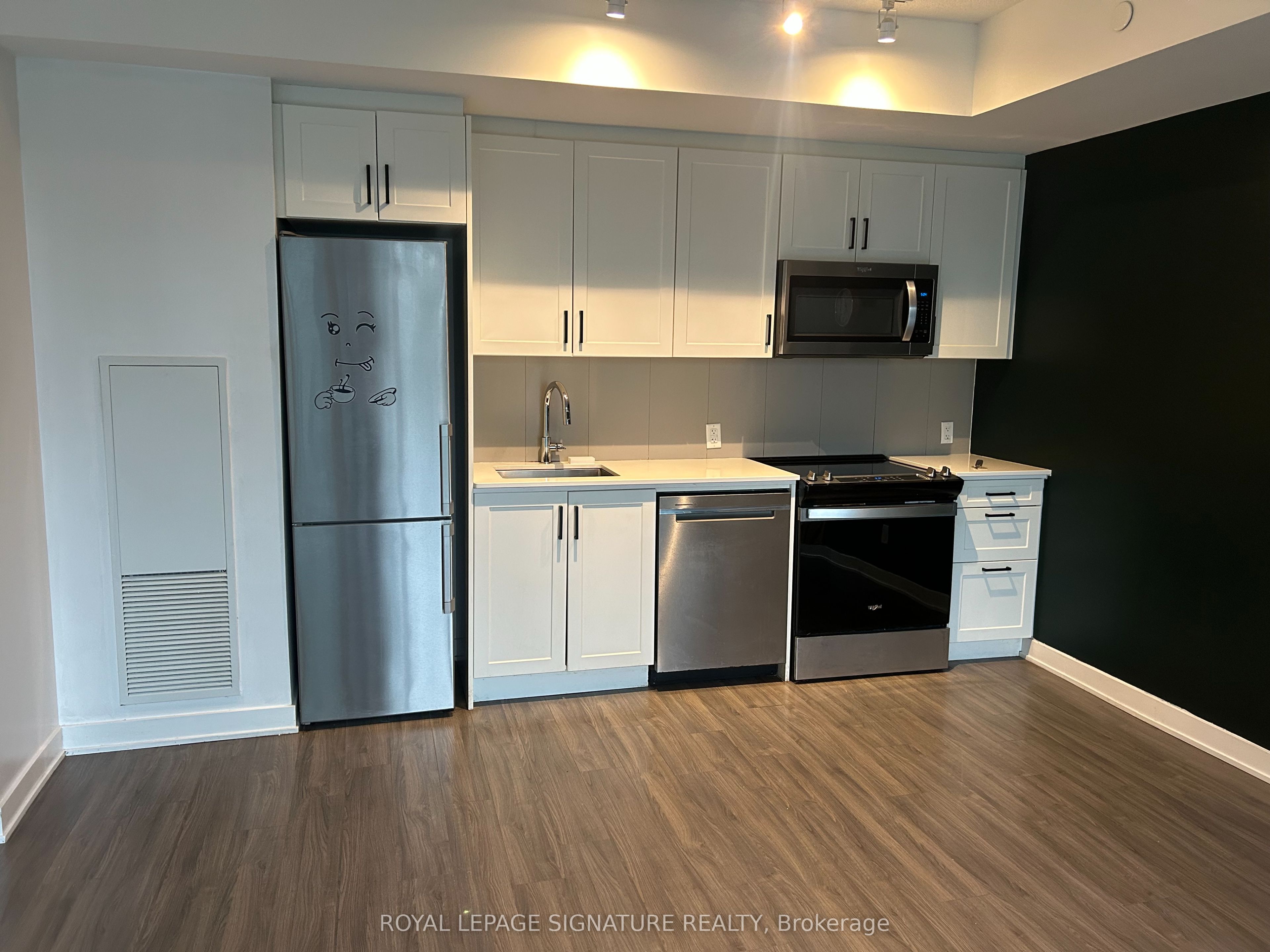 681 Yonge Street 432 Property Photo 2
