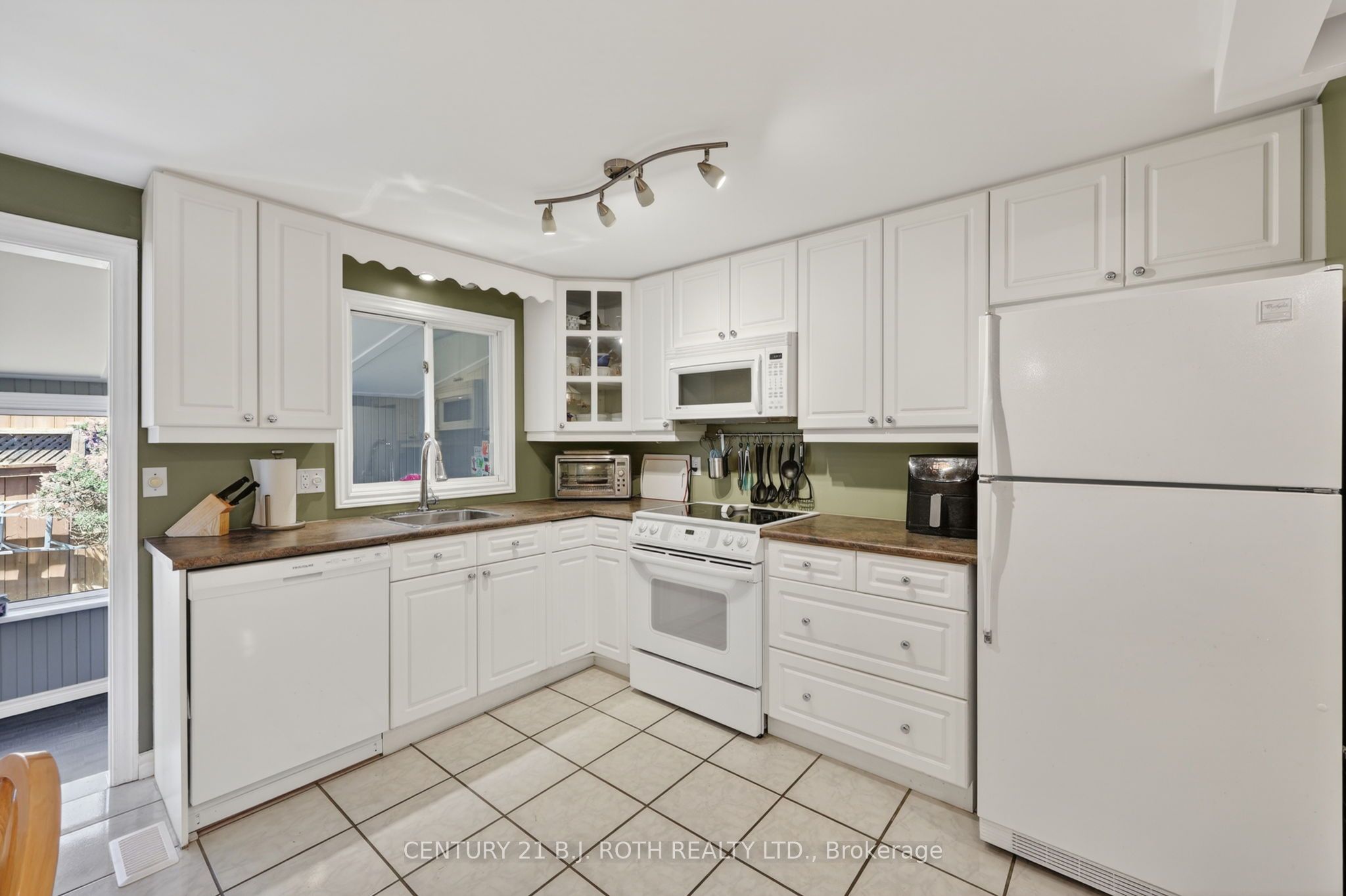 6 Ford Street Property Photo 8