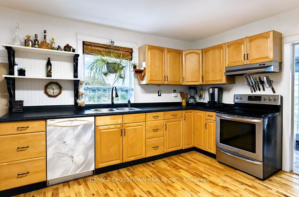 66 Maple Street Property Photo 8