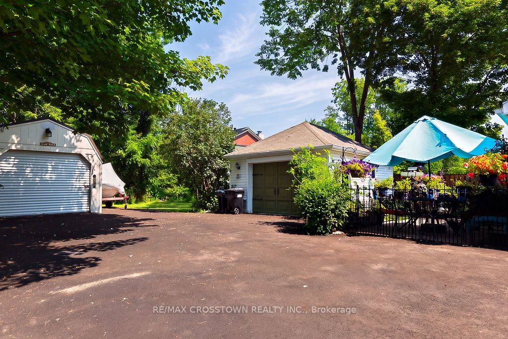 66 Maple Street Property Photo 33