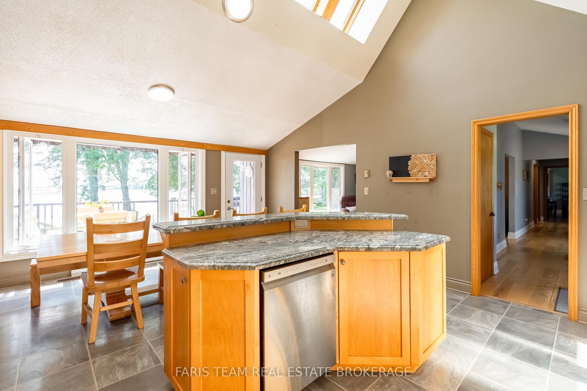 3299 Shoreview Drive Property Photo 8