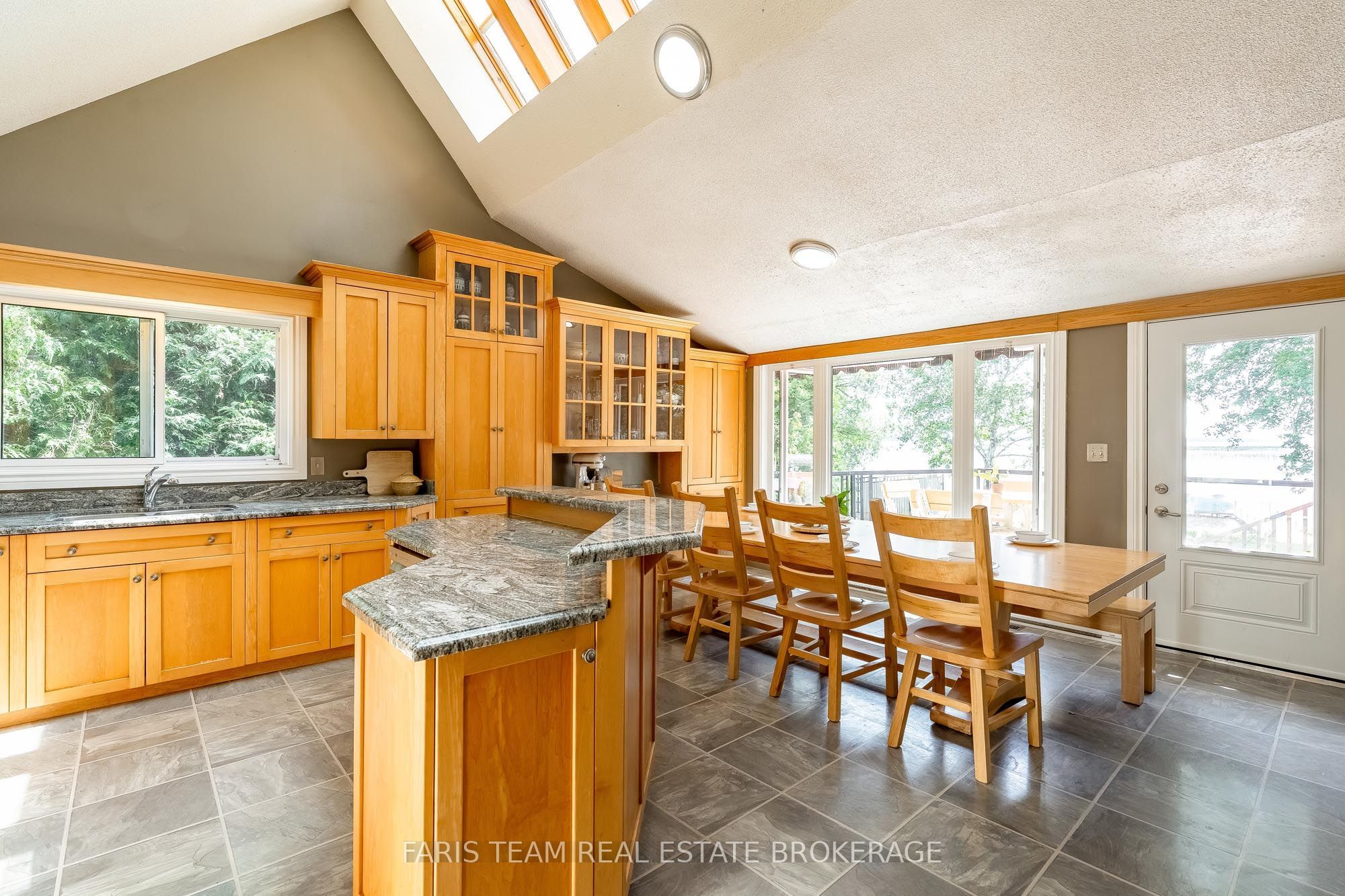 3299 Shoreview Drive Property Photo 9