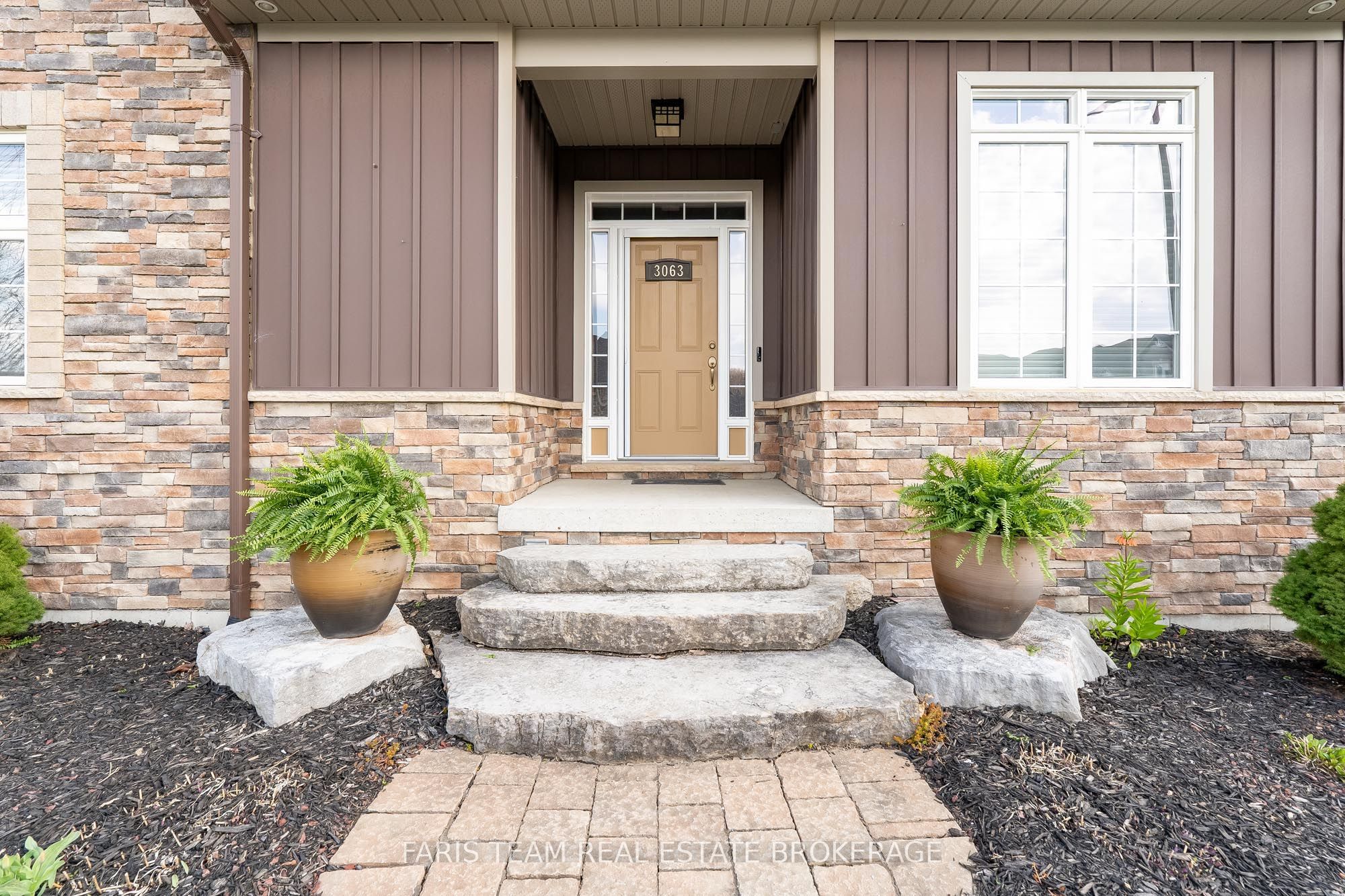 3063 Stone Ridge Boulevard Property Photo 3