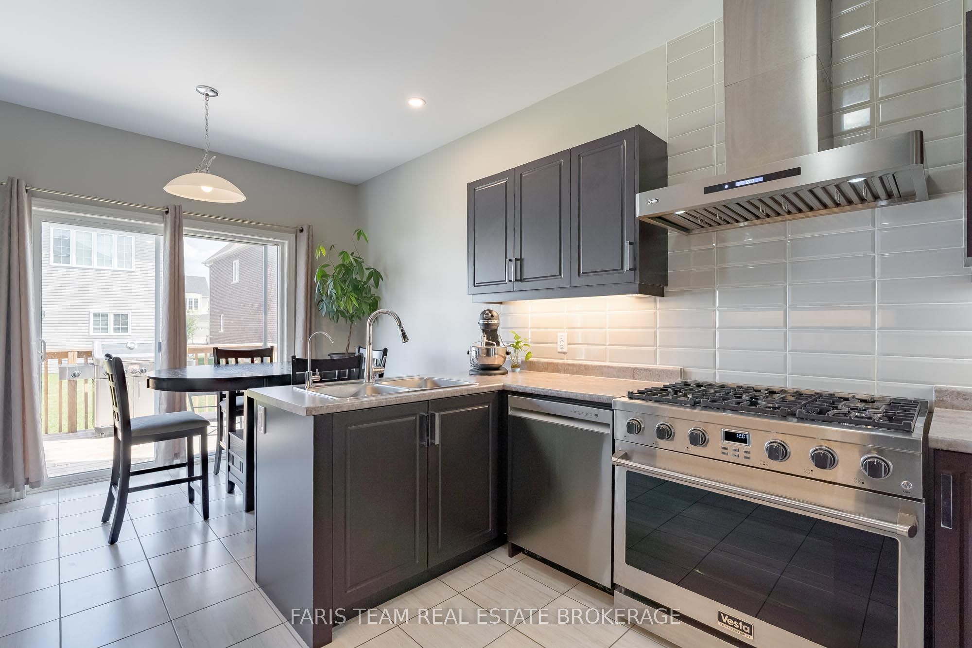 207 Cubitt Street Property Photo 7