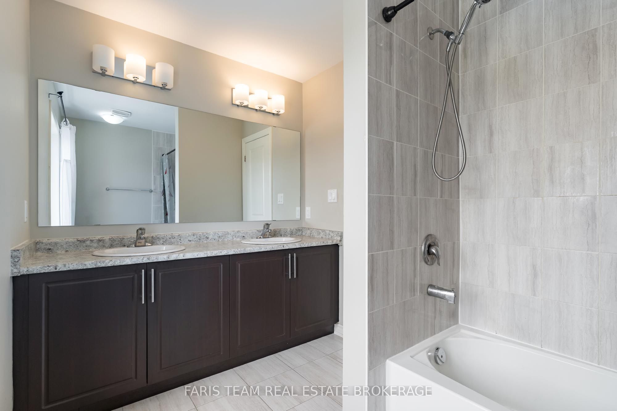 207 Cubitt Street Property Photo 25