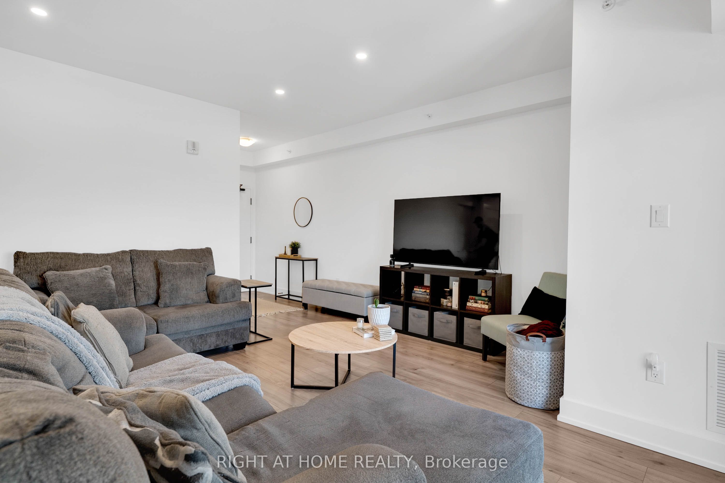 4 Spice Way 202 Property Photo 11
