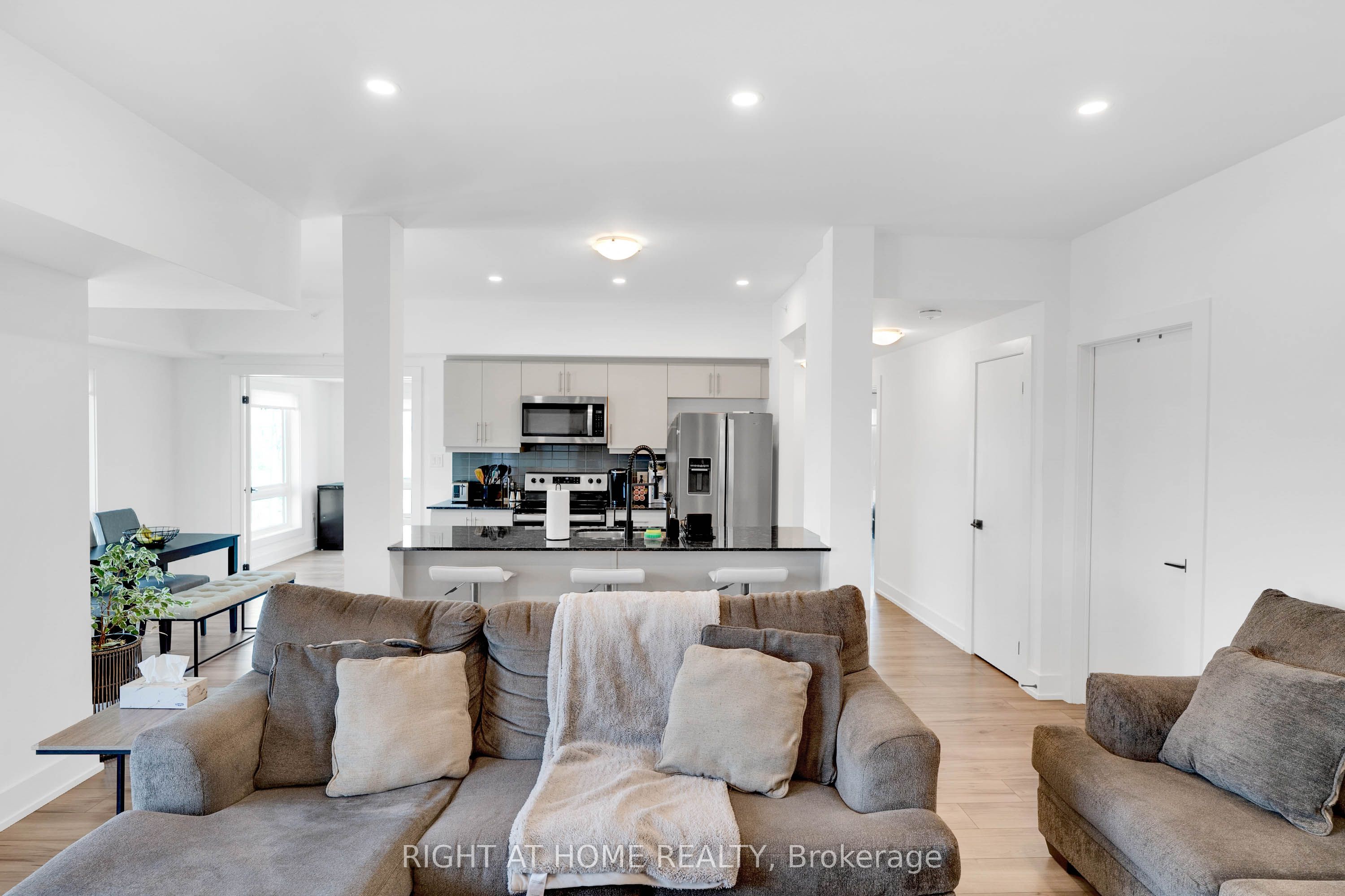 4 Spice Way 202 Property Photo 12