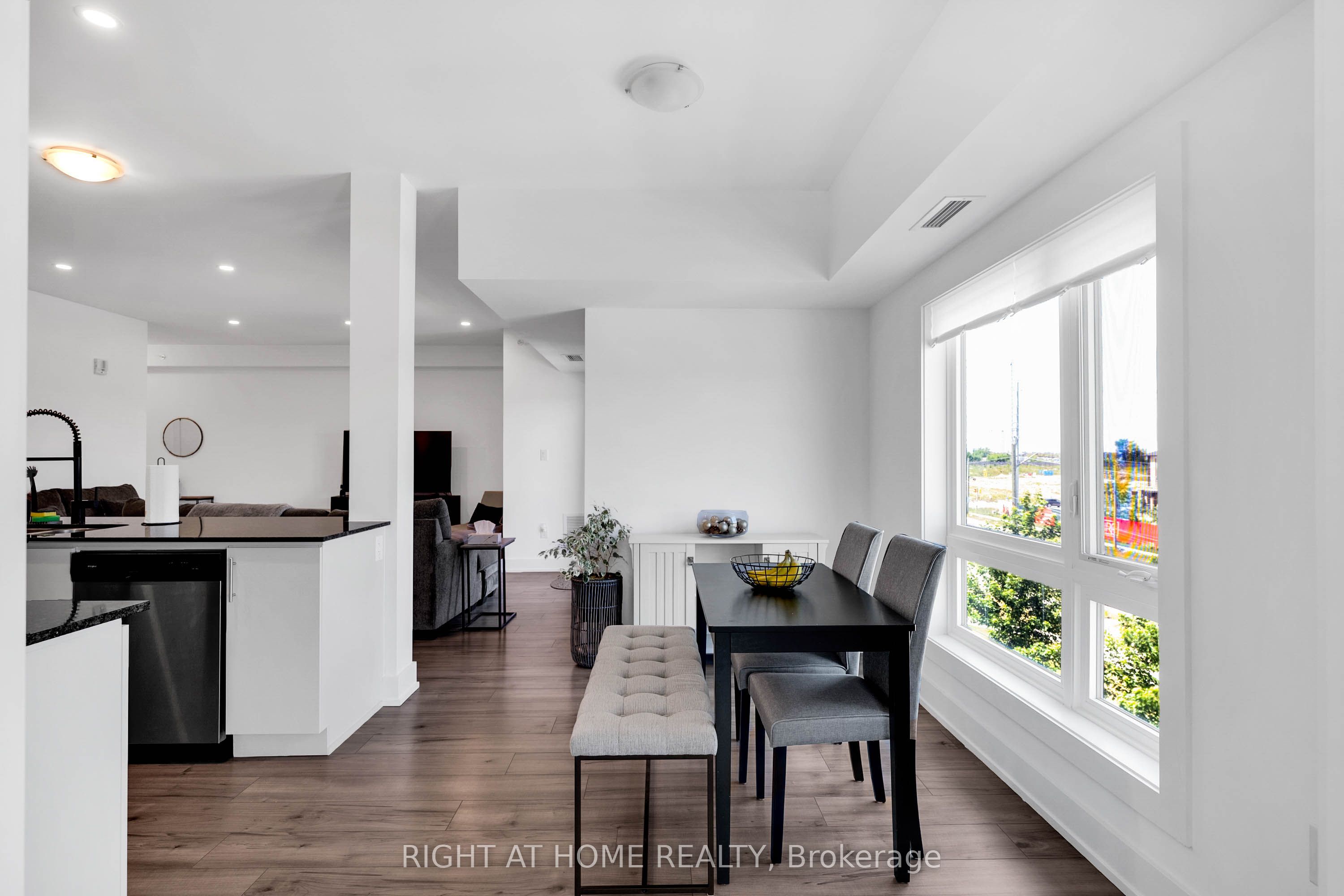 4 Spice Way 202 Property Photo 17