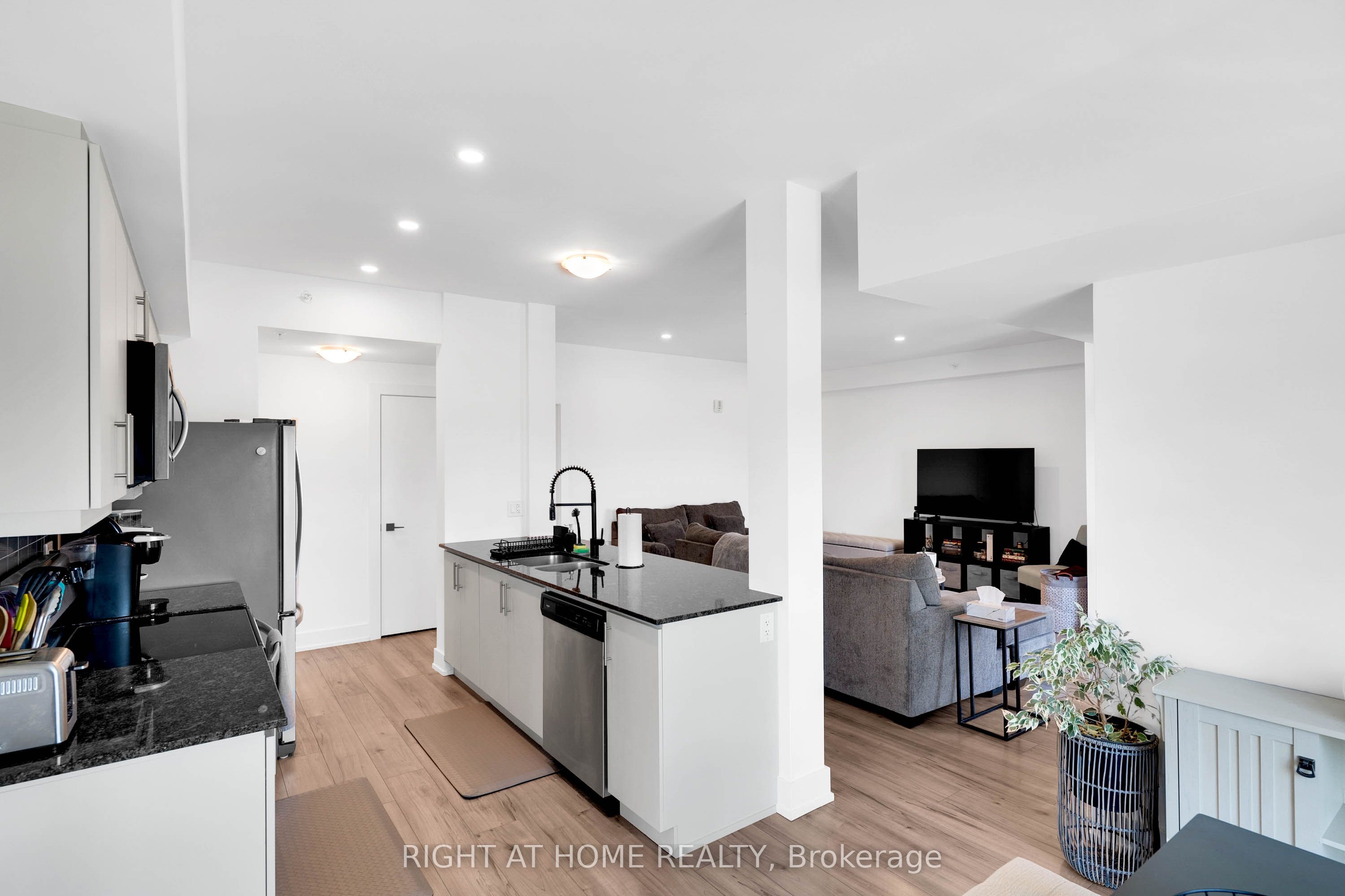 4 Spice Way 202 Property Photo 19