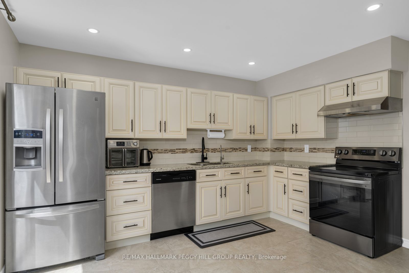 35 Victorway Drive Property Photo 4