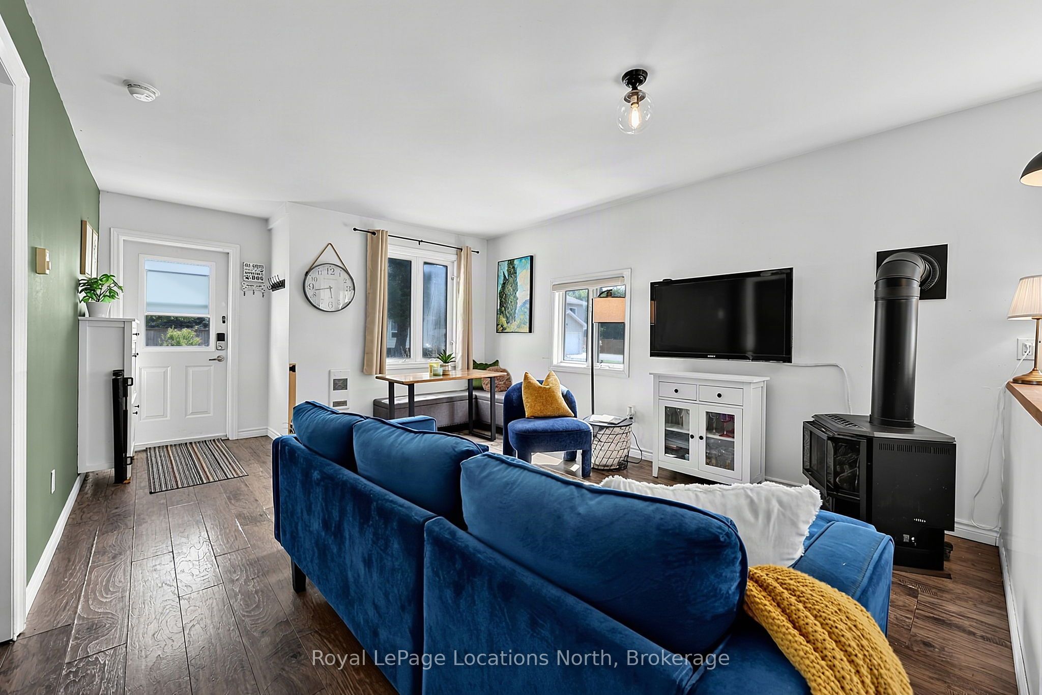 204 Sutherland Street N Property Photo 8