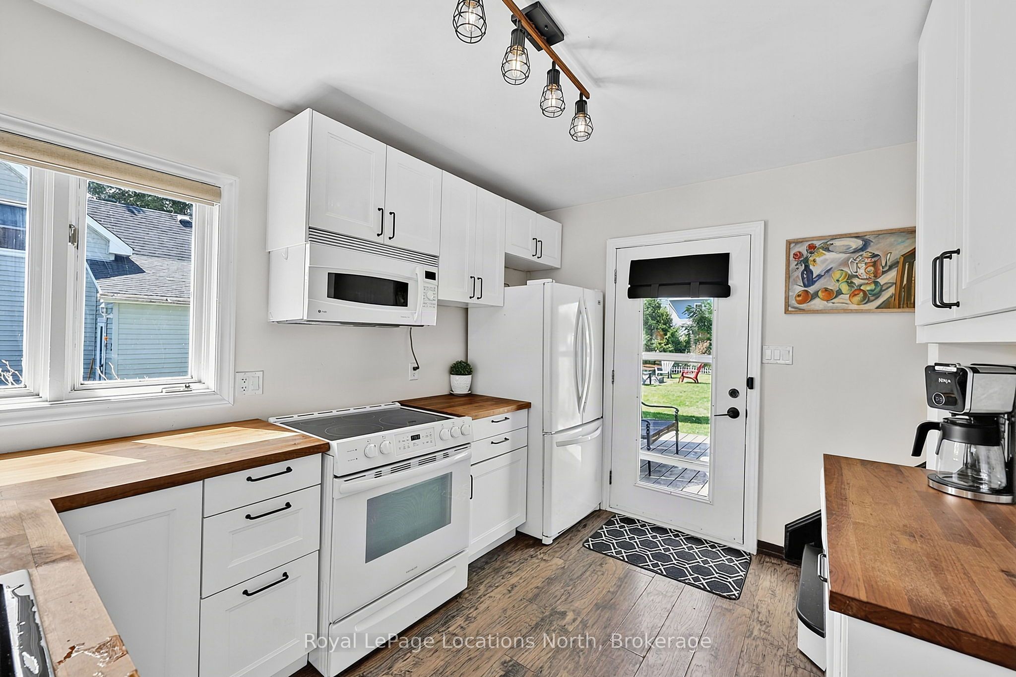204 Sutherland Street N Property Photo 10