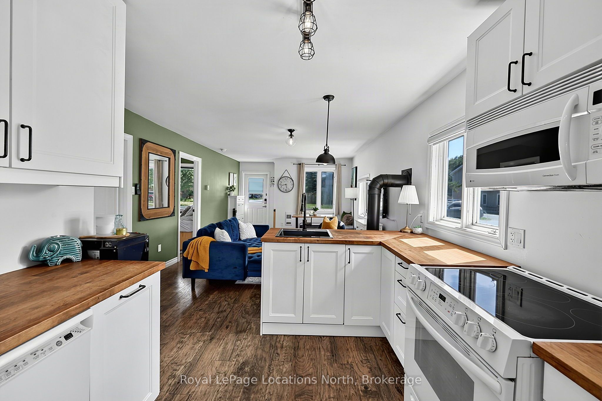 204 Sutherland Street N Property Photo 11