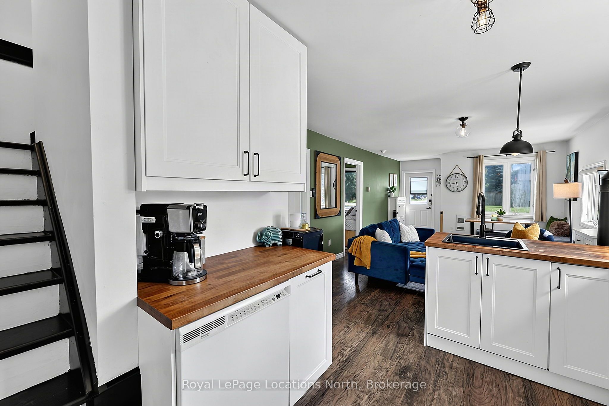 204 Sutherland Street N Property Photo 12