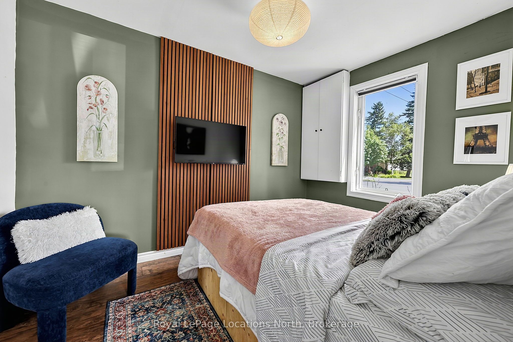 204 Sutherland Street N Property Photo 14