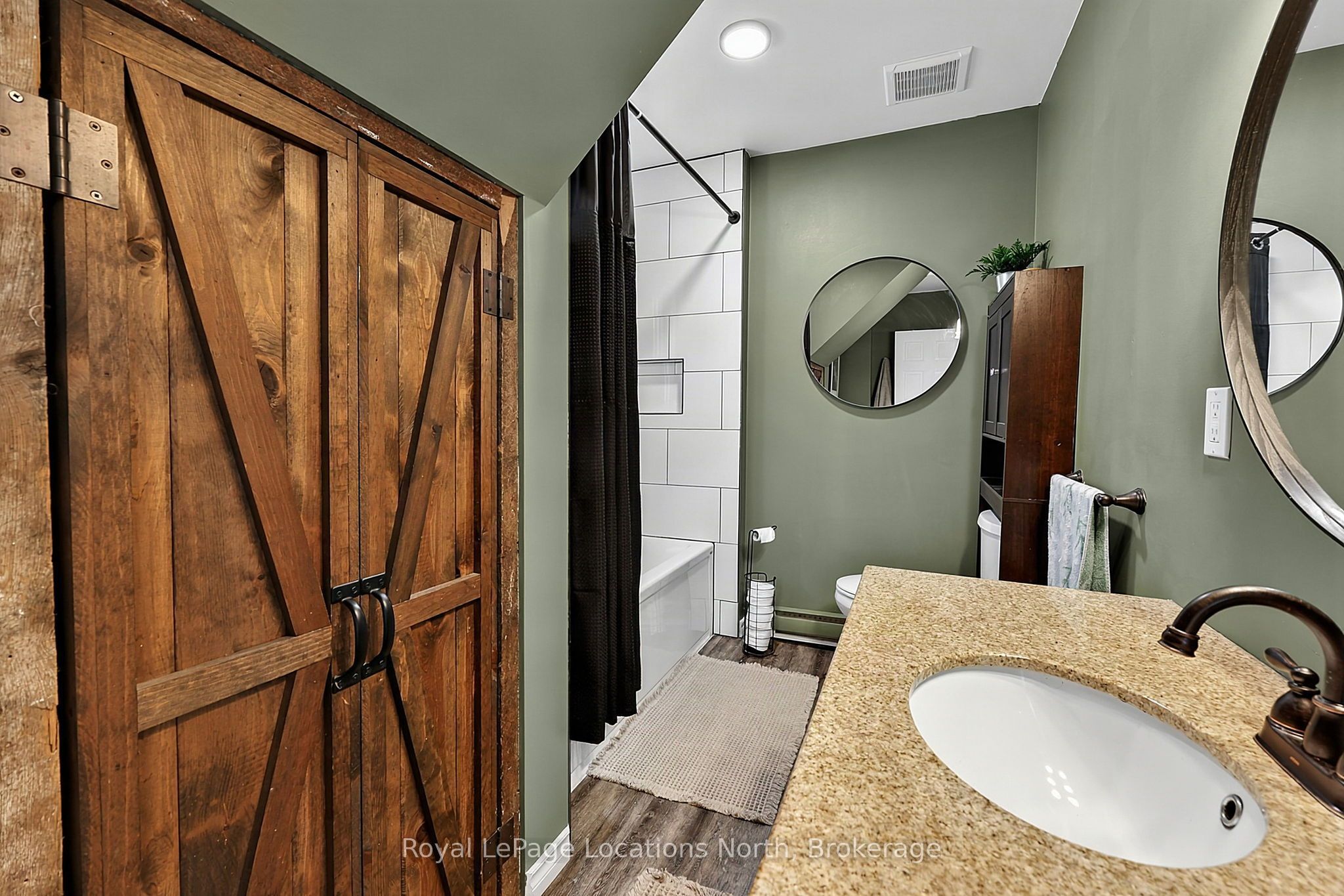 204 Sutherland Street N Property Photo 16