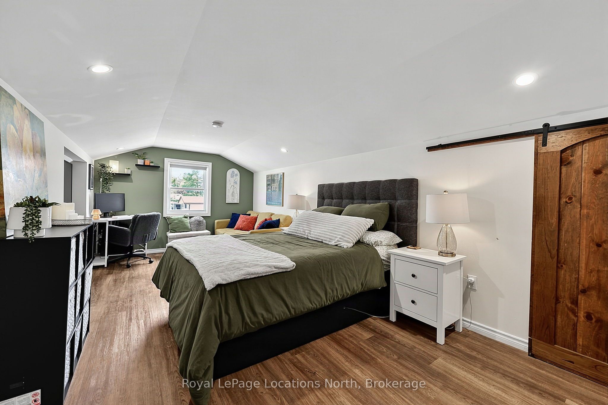 204 Sutherland Street N Property Photo 21