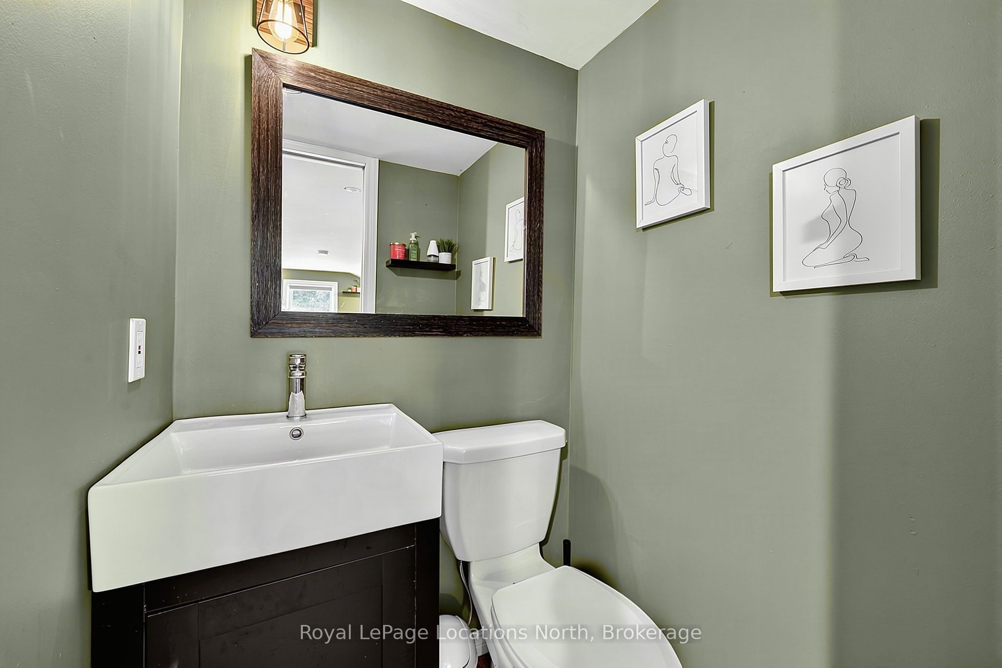 204 Sutherland Street N Property Photo 25