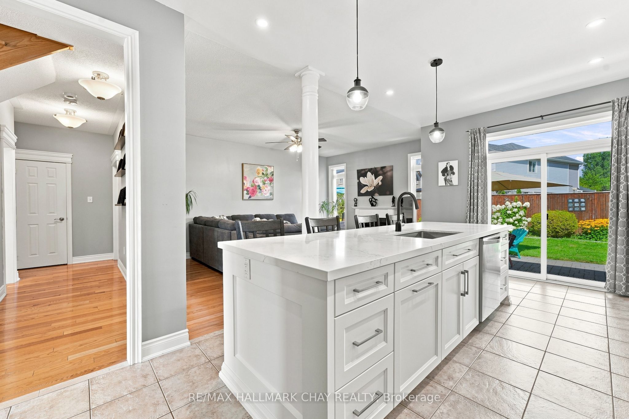 167 The Queensway Property Photo 3