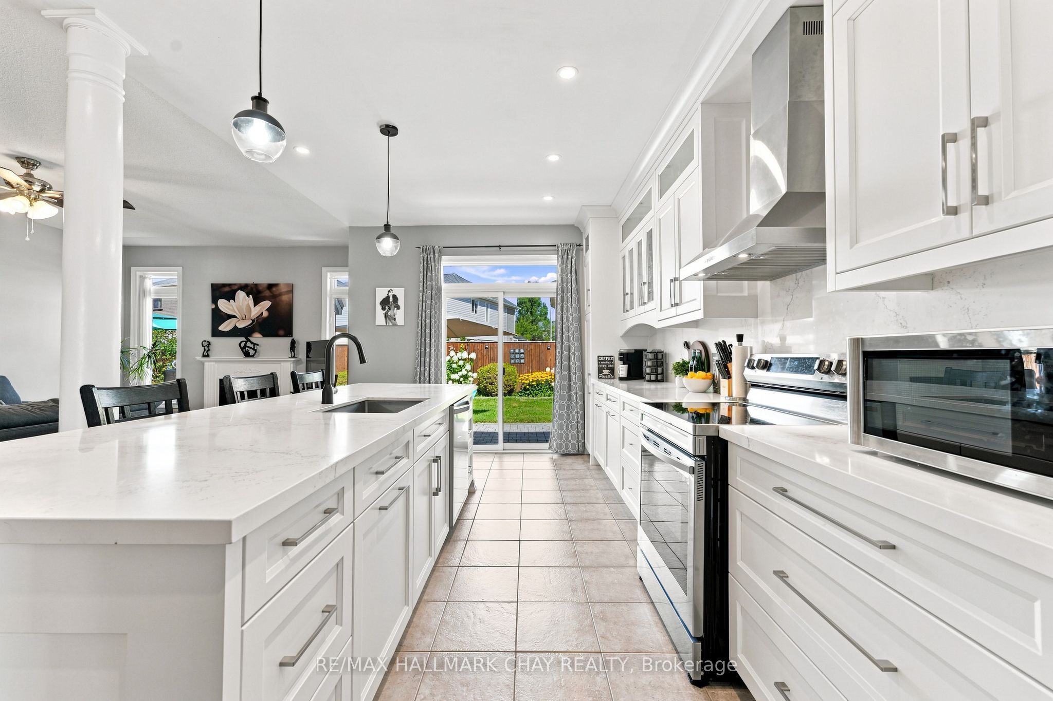167 The Queensway Property Photo 4