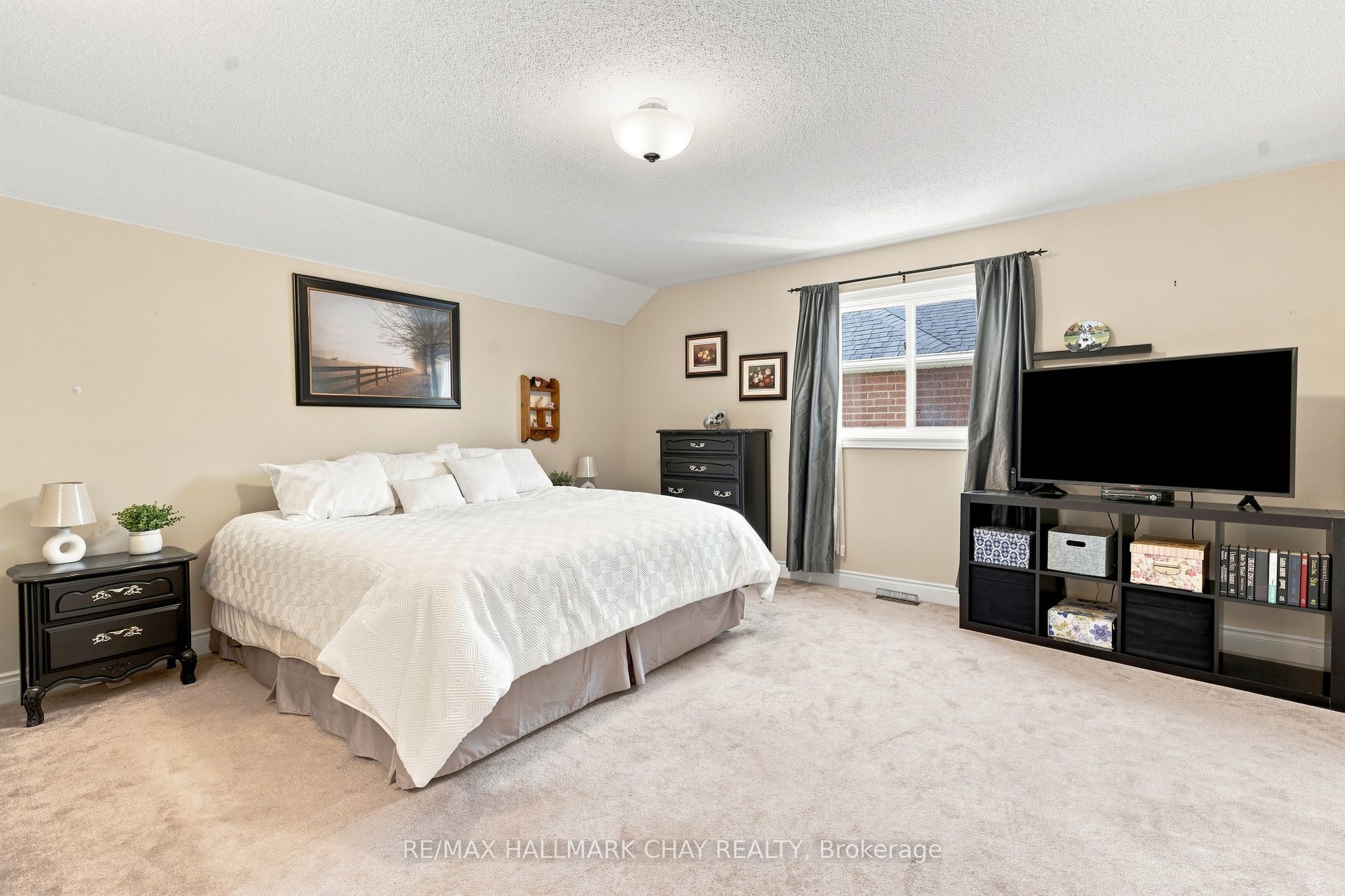 167 The Queensway Property Photo 16