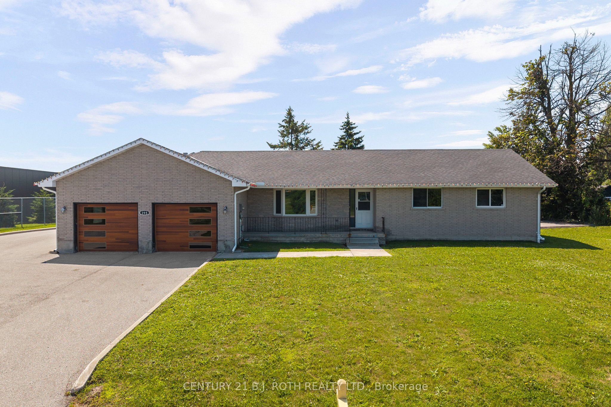 355 Mapleview Drive W Property Photo 2