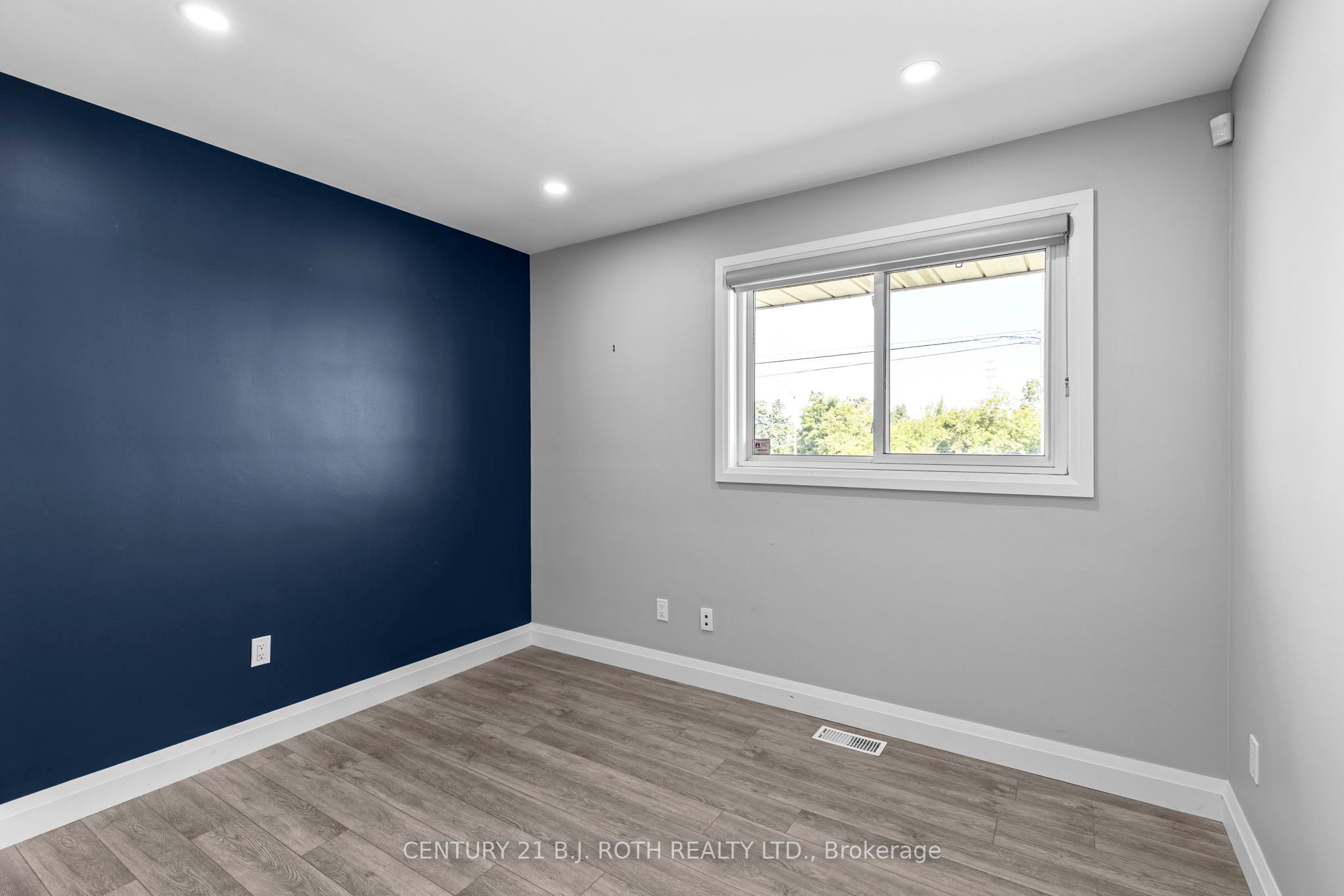 355 Mapleview Drive W Property Photo 11