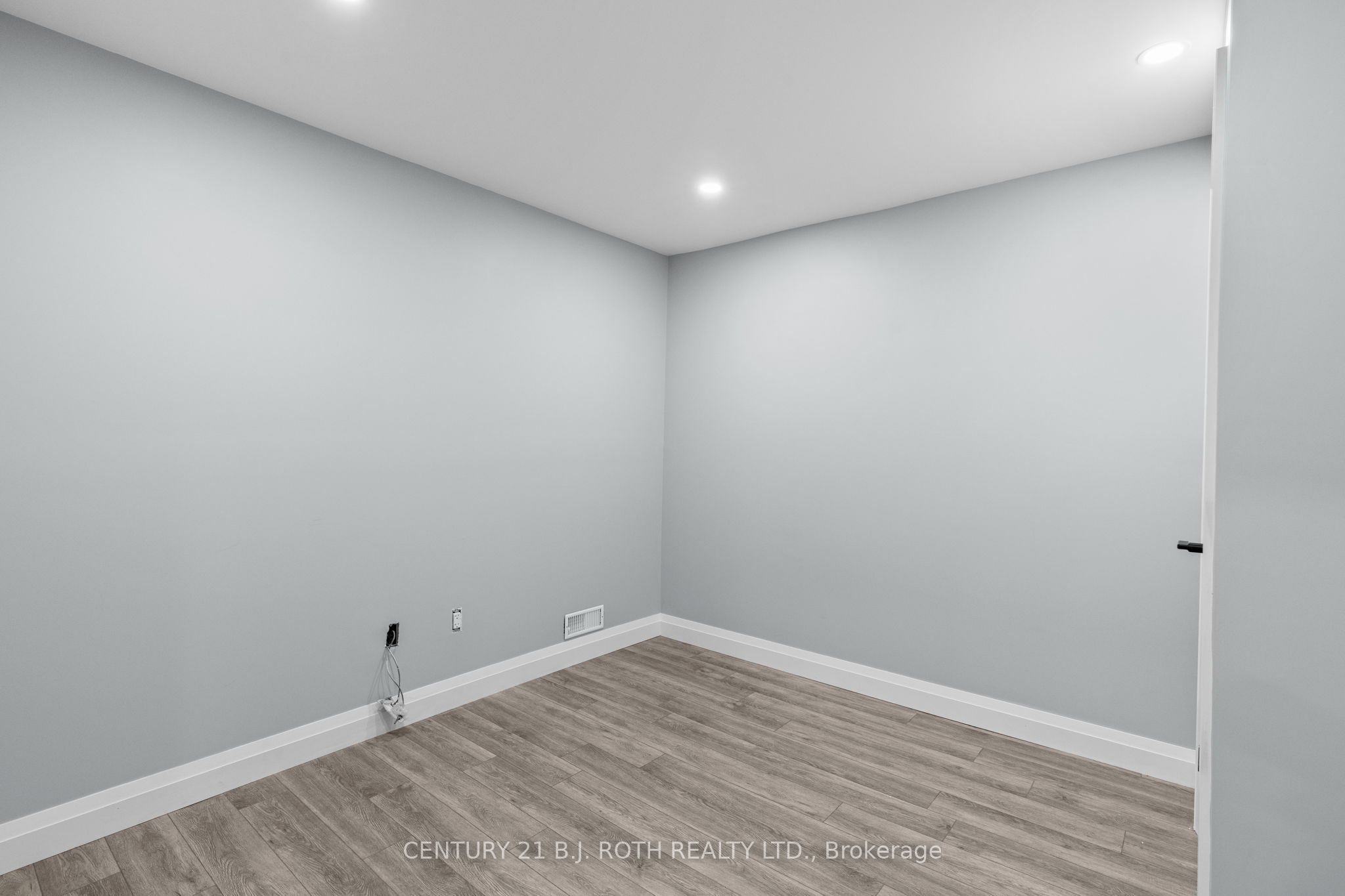 355 Mapleview Drive W Property Photo 21