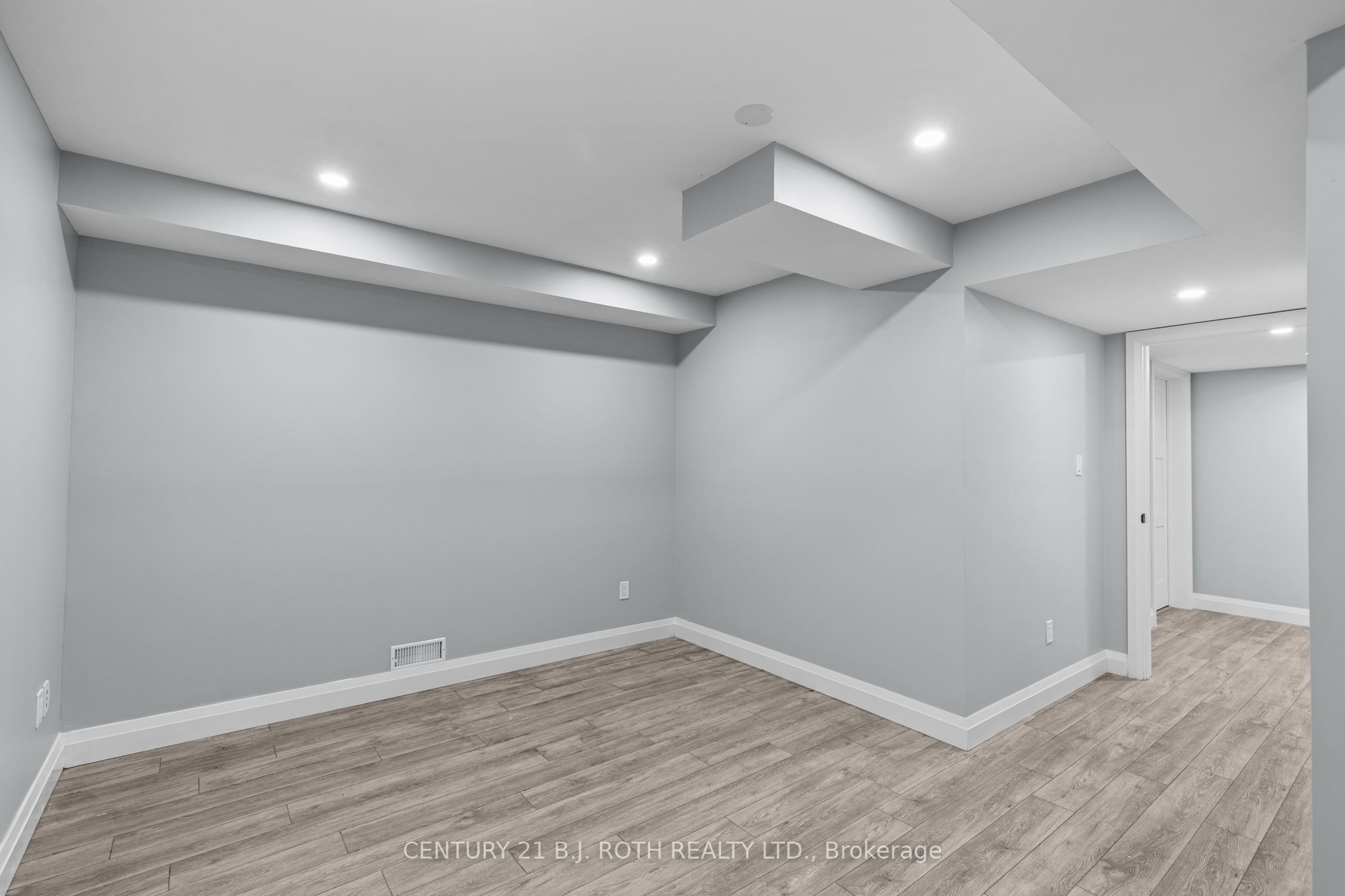 355 Mapleview Drive W Property Photo 22