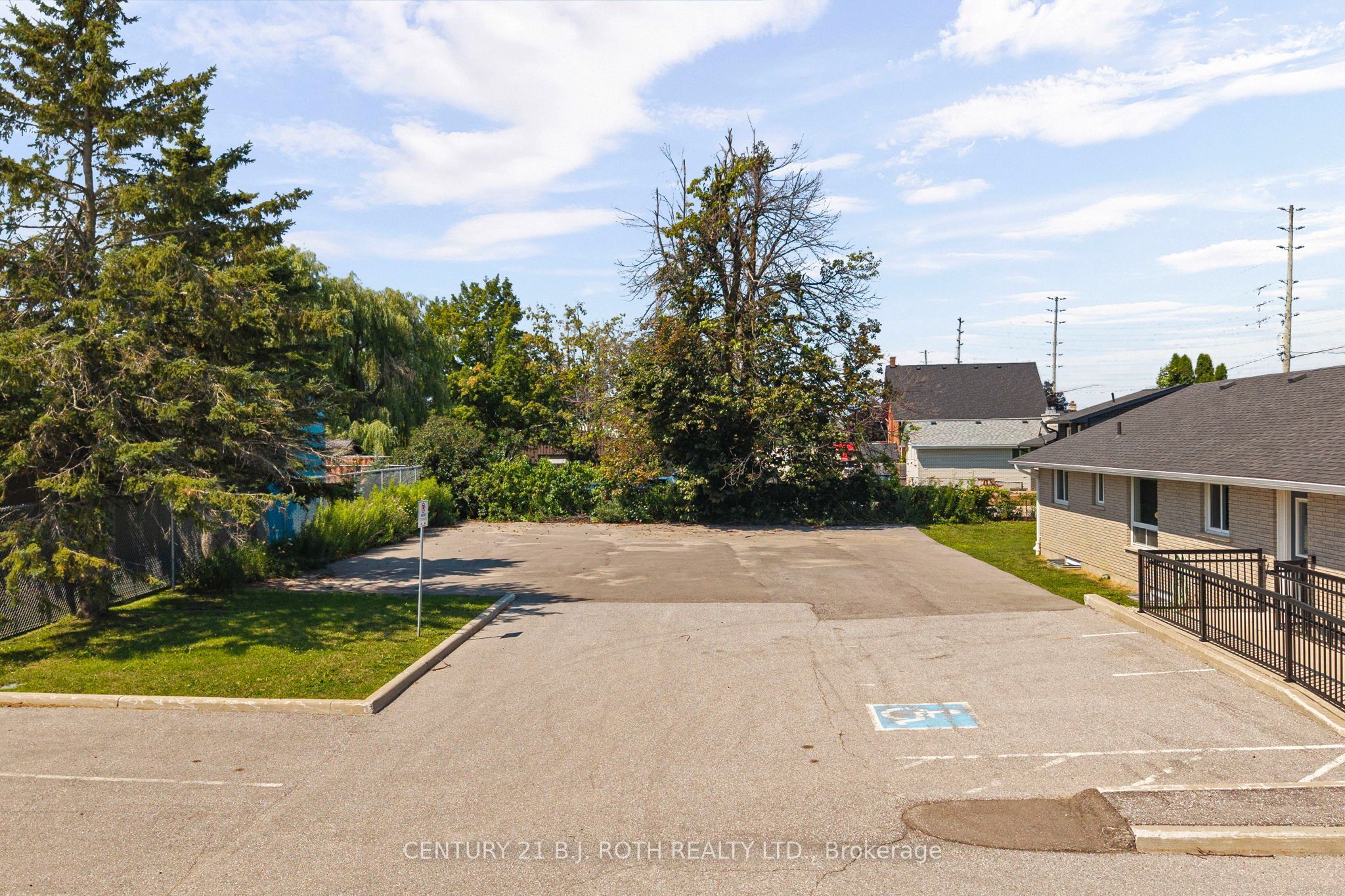 355 Mapleview Drive W Property Photo 31