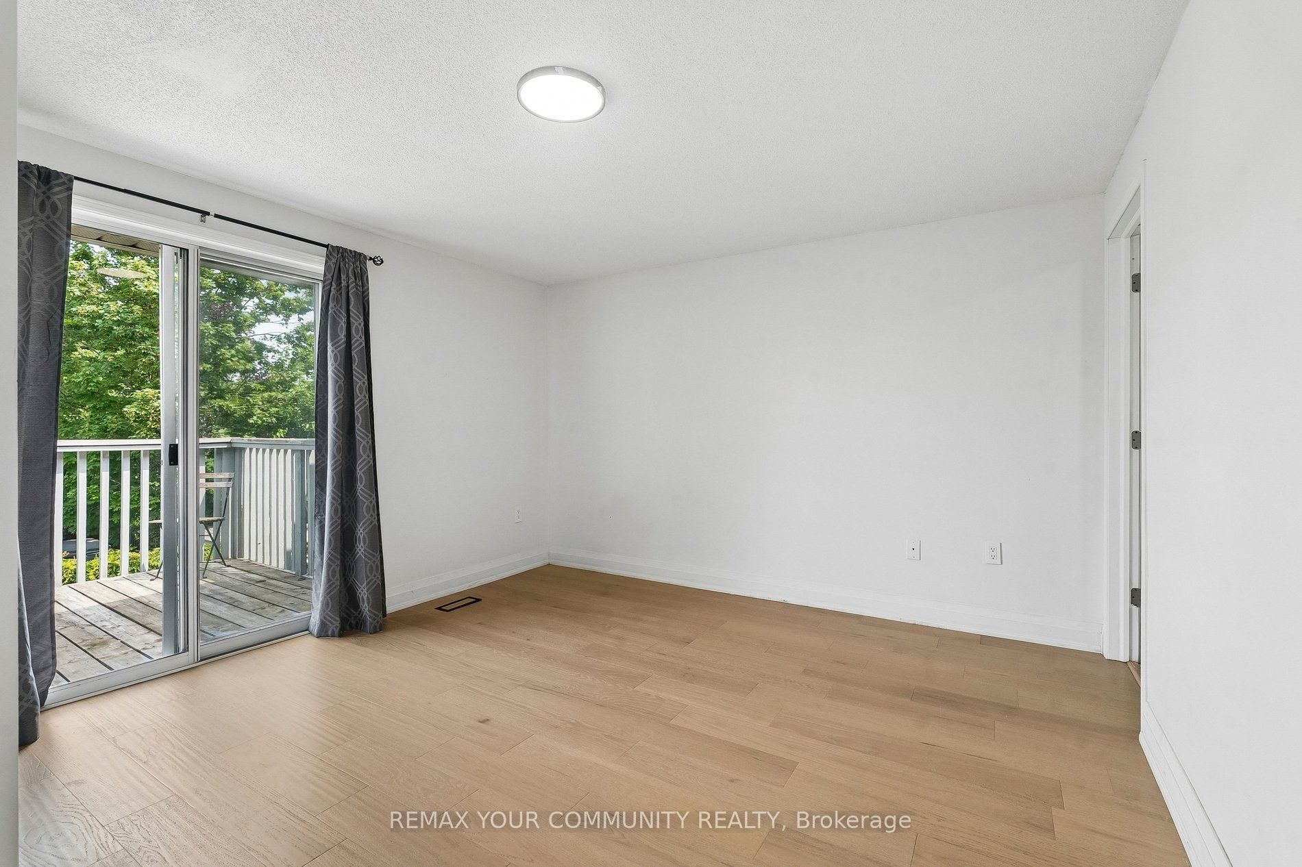 84 Irwin Drive Main Floor Property Photo 10