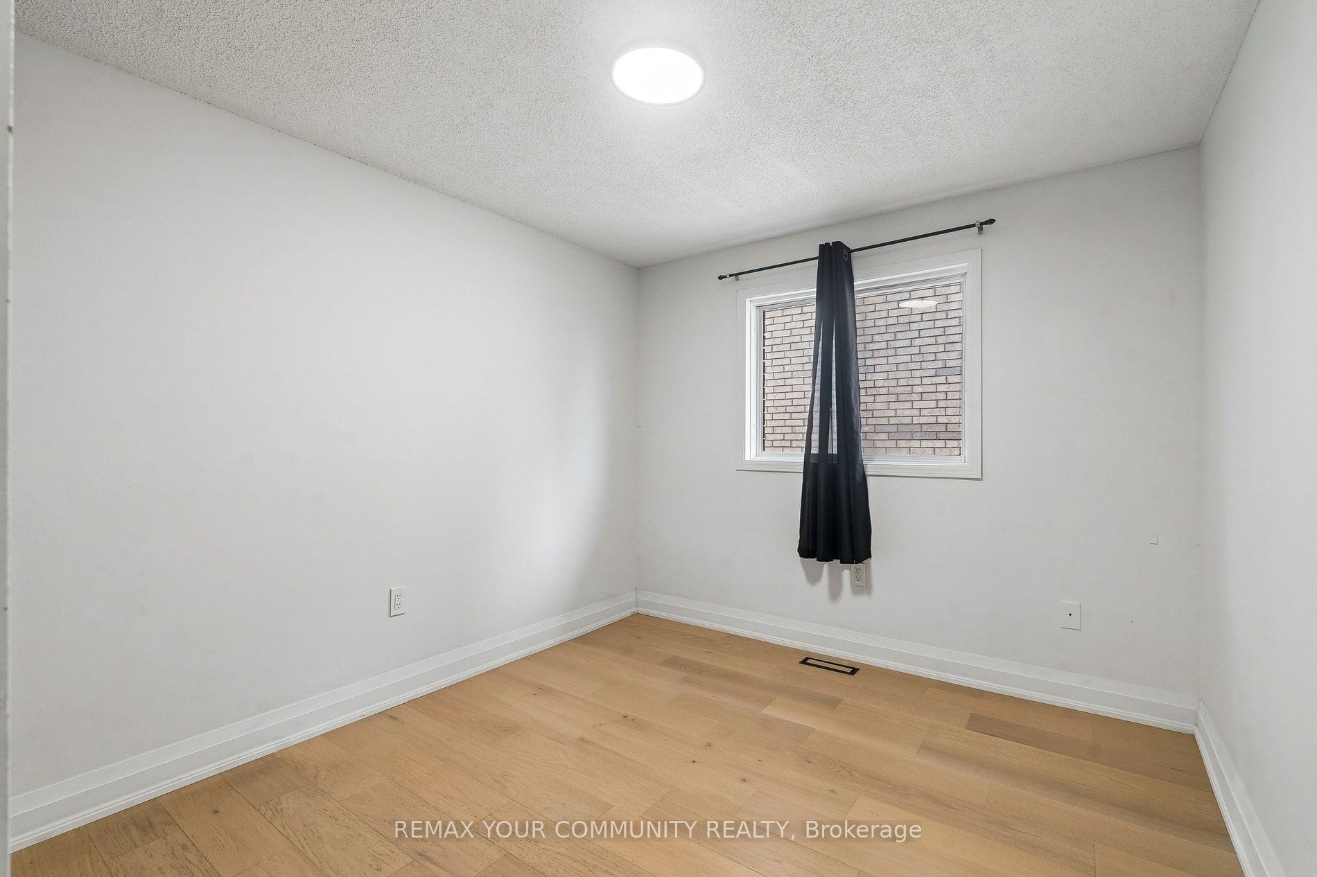 84 Irwin Drive Main Floor Property Photo 13