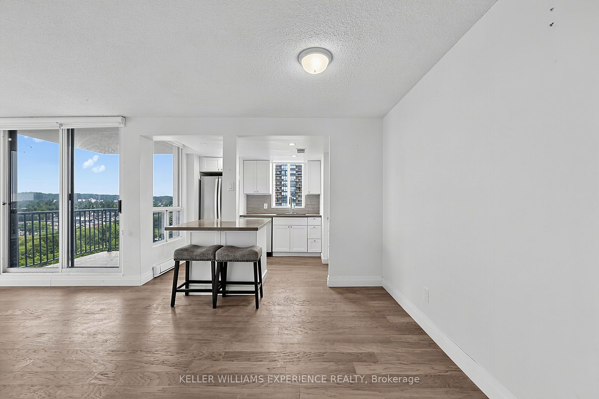 75 Ellen Street 904 Property Photo 7