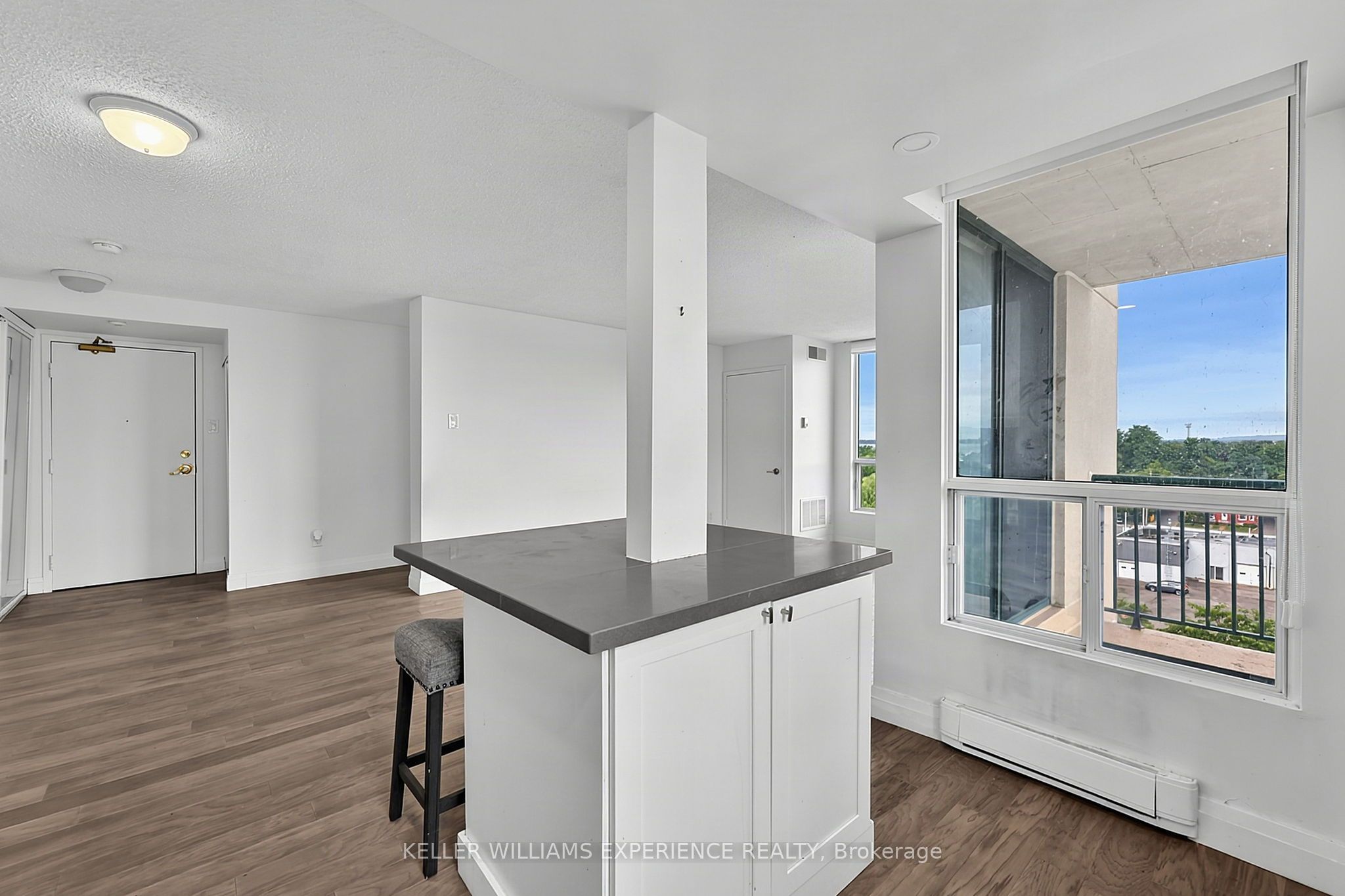 75 Ellen Street 904 Property Photo 16