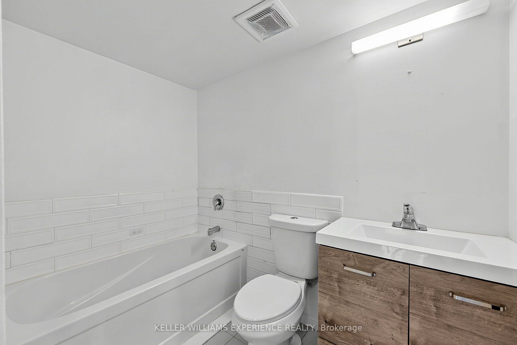 75 Ellen Street 904 Property Photo 31