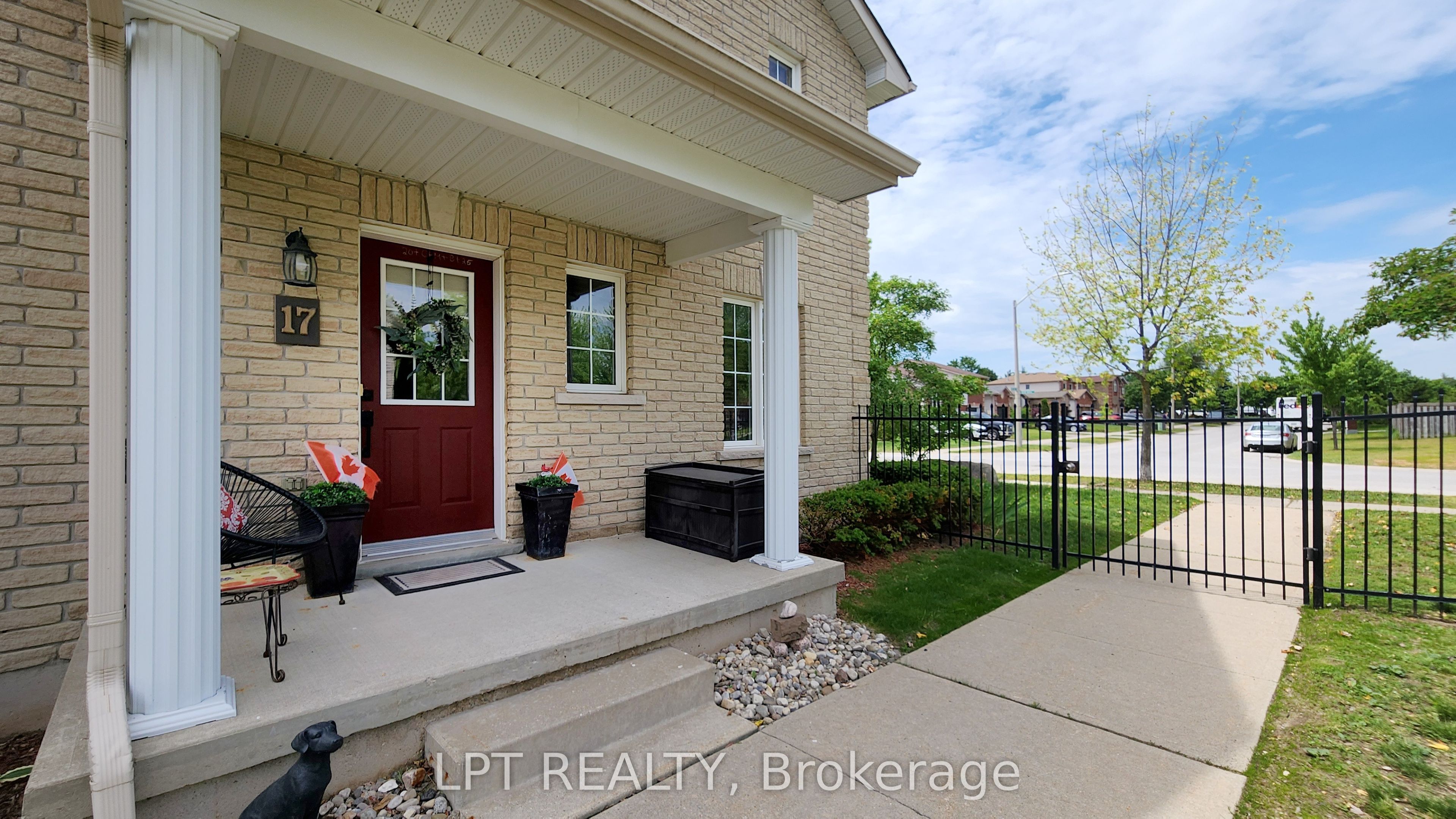 17 Silver Maple Crescent Property Photo 2