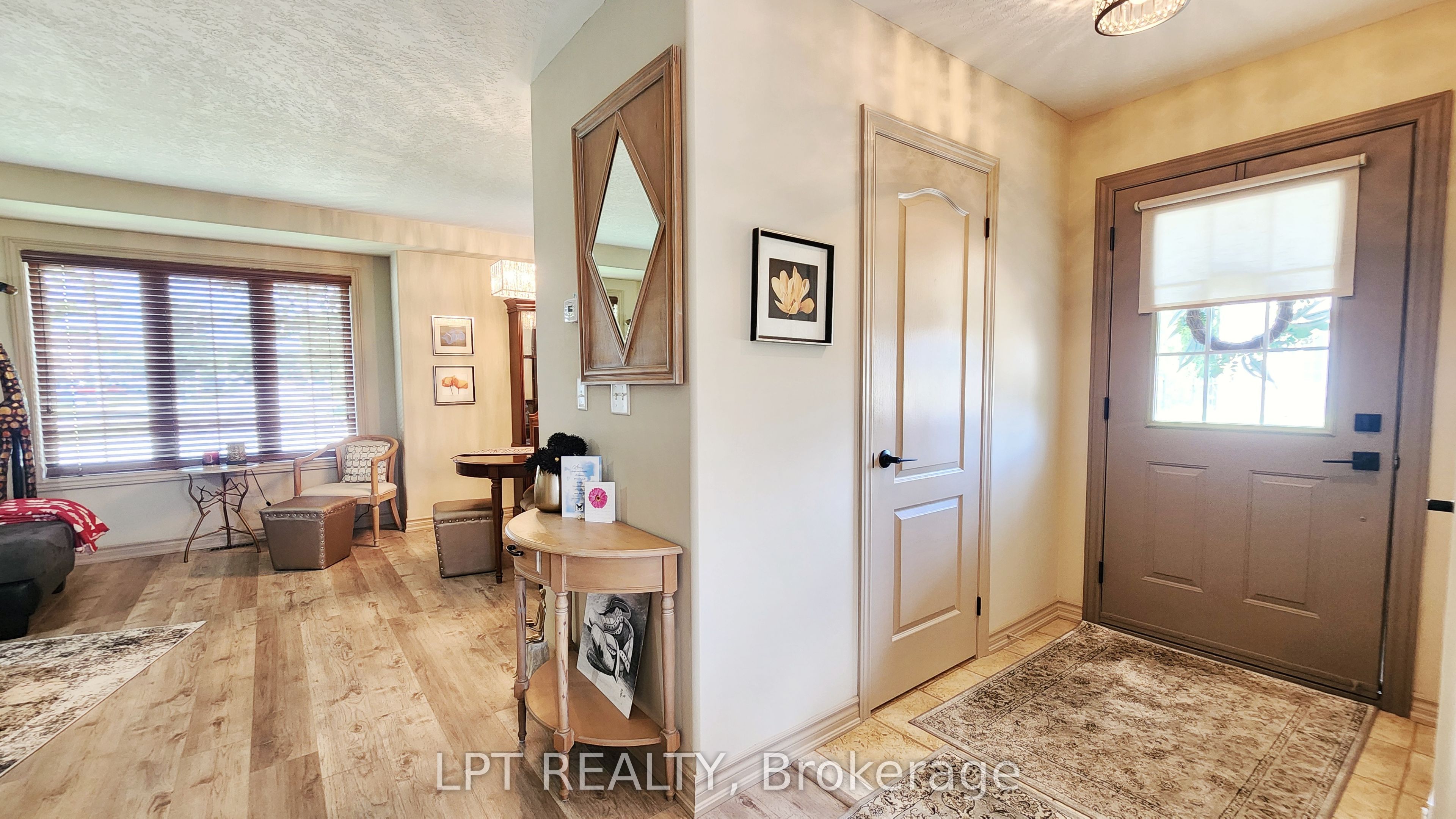17 Silver Maple Crescent Property Photo 4